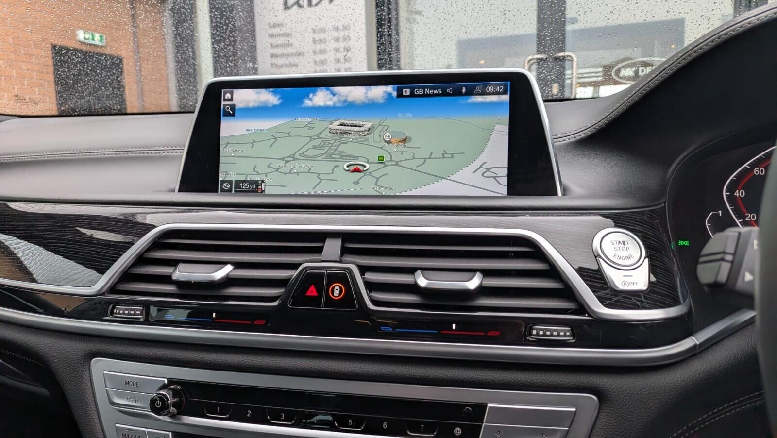 BMW 7 Series view 23