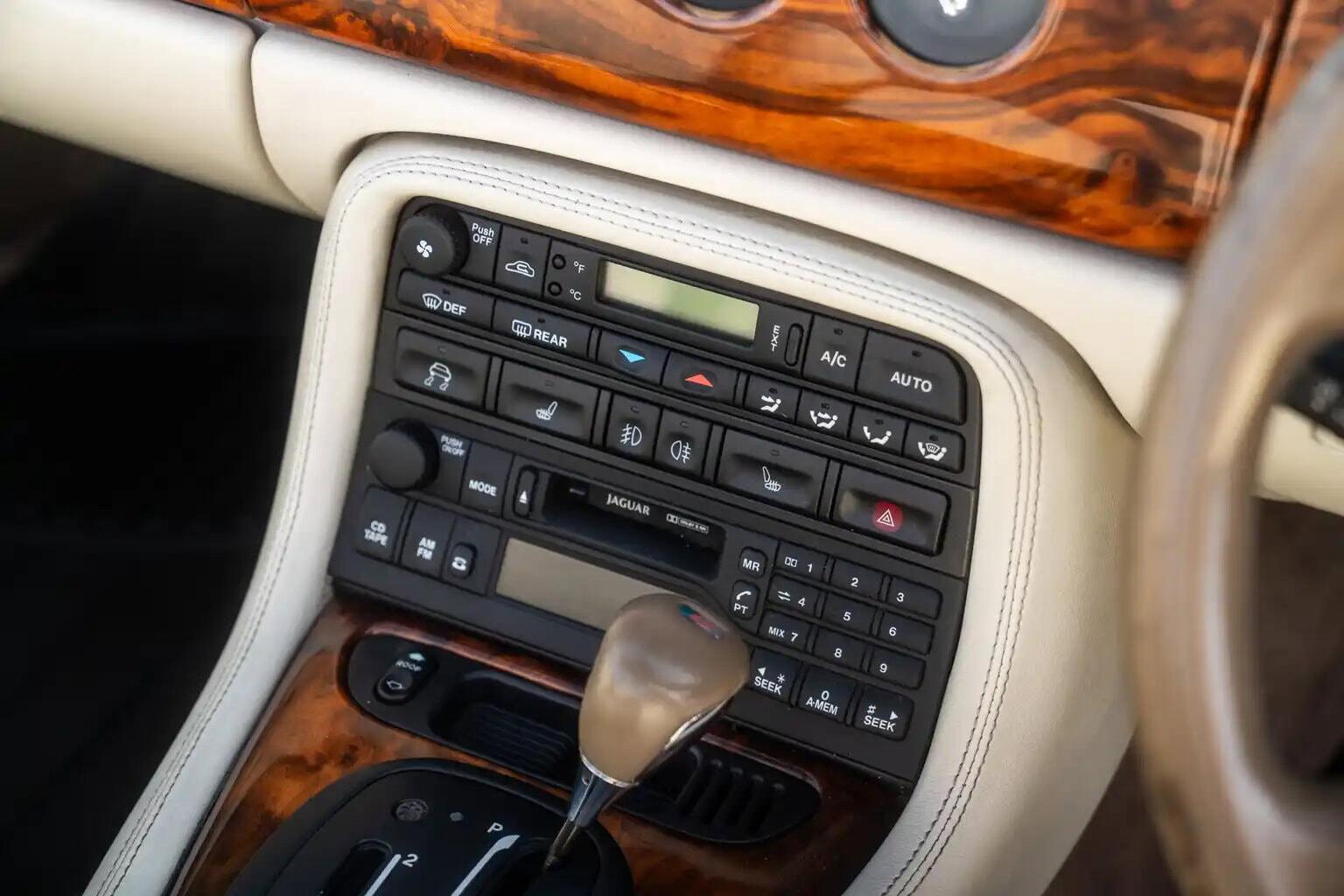 Jaguar XKR view 31