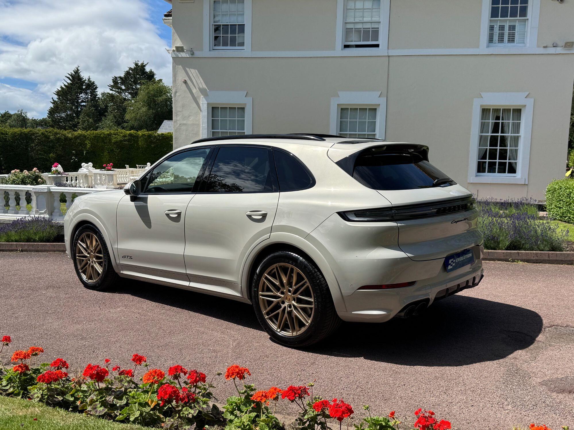Porsche Cayenne view 13