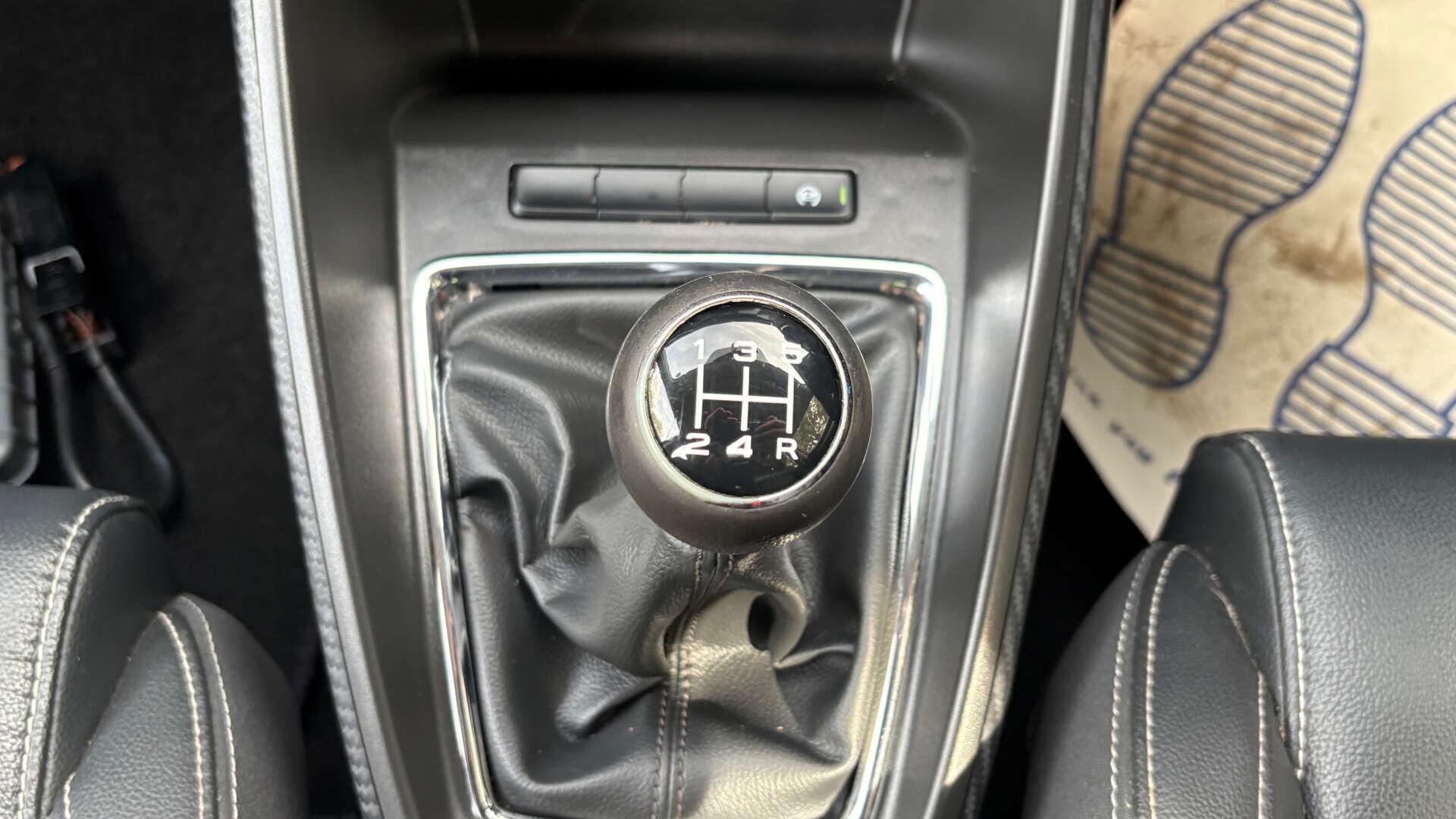 MG ZS view 33
