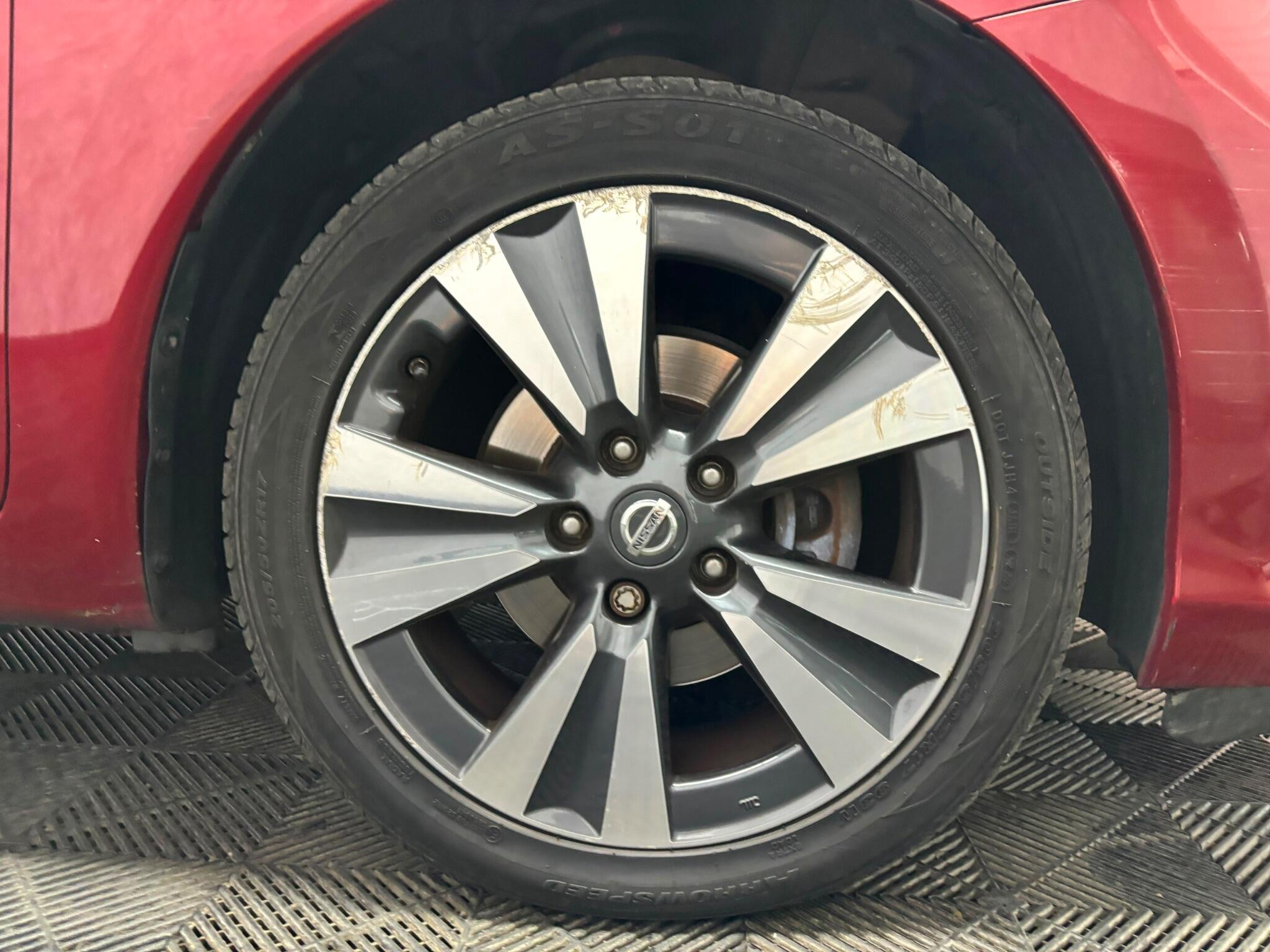 Nissan Pulsar view 26