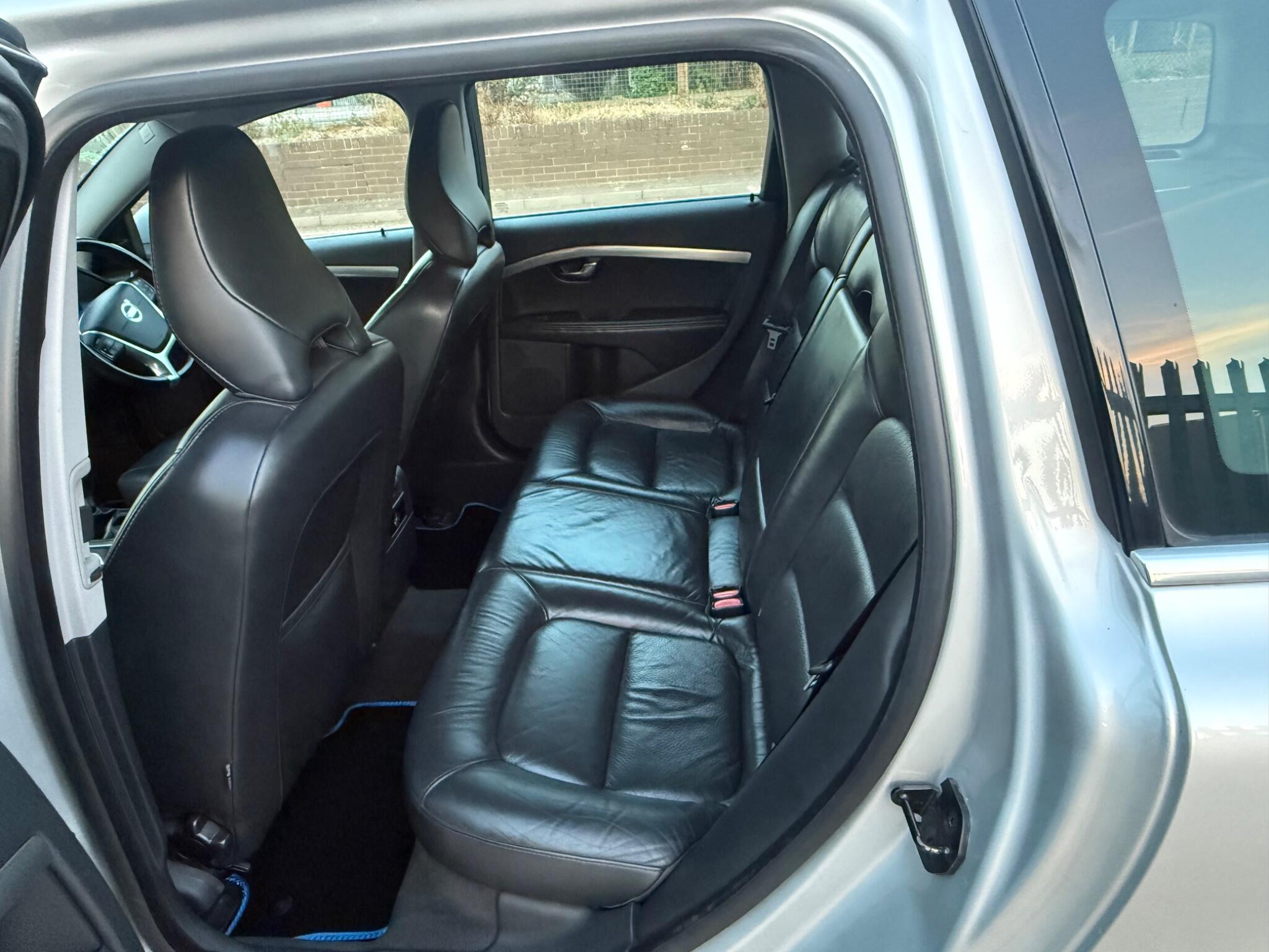 Volvo V70 view 8