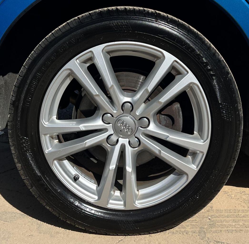 Audi Q3 view 14