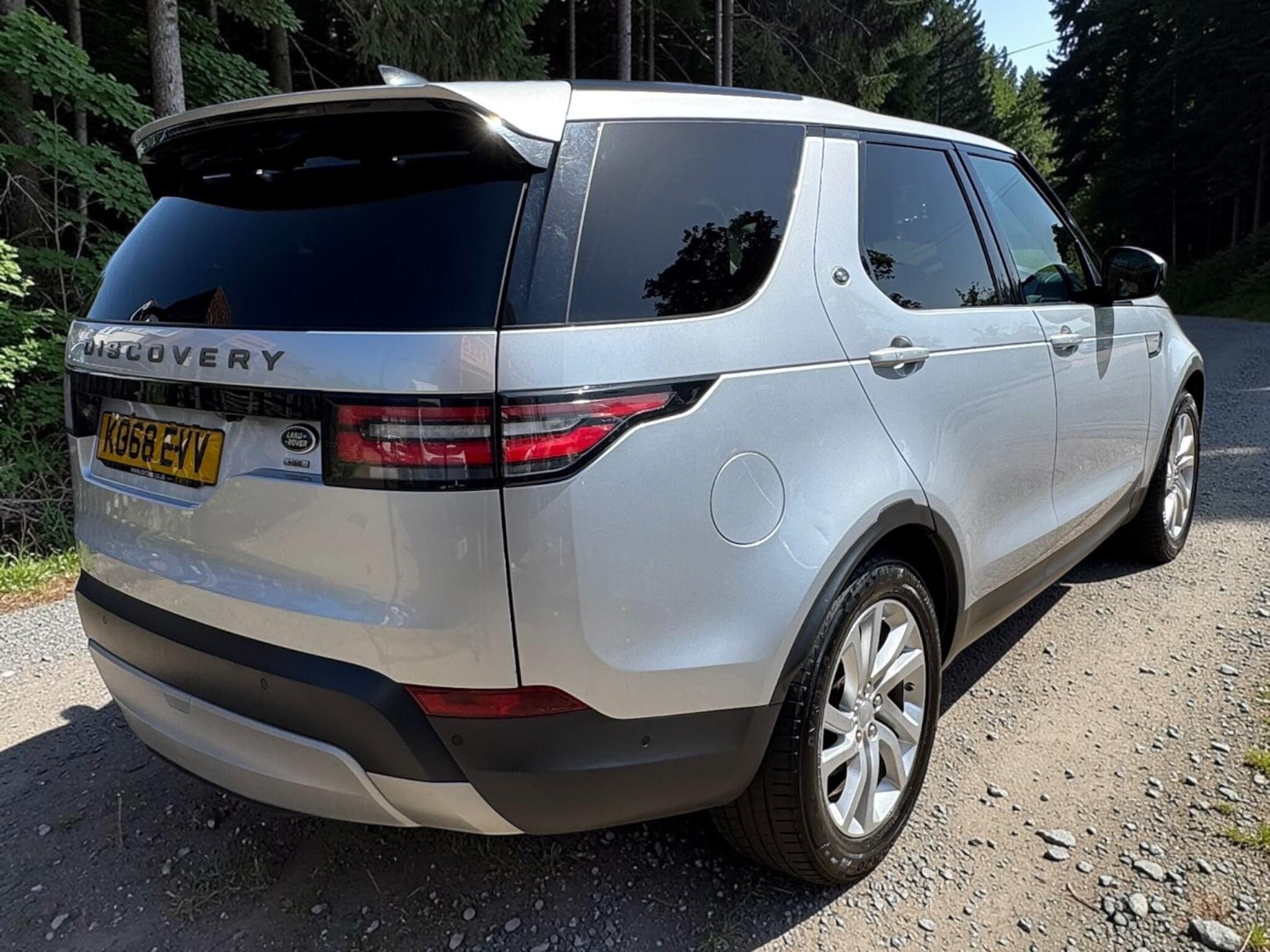 Land Rover Discovery view 13