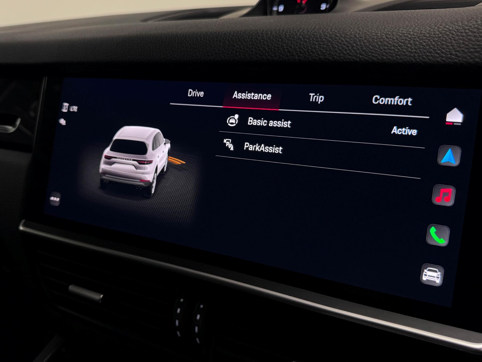 Porsche Cayenne view 58