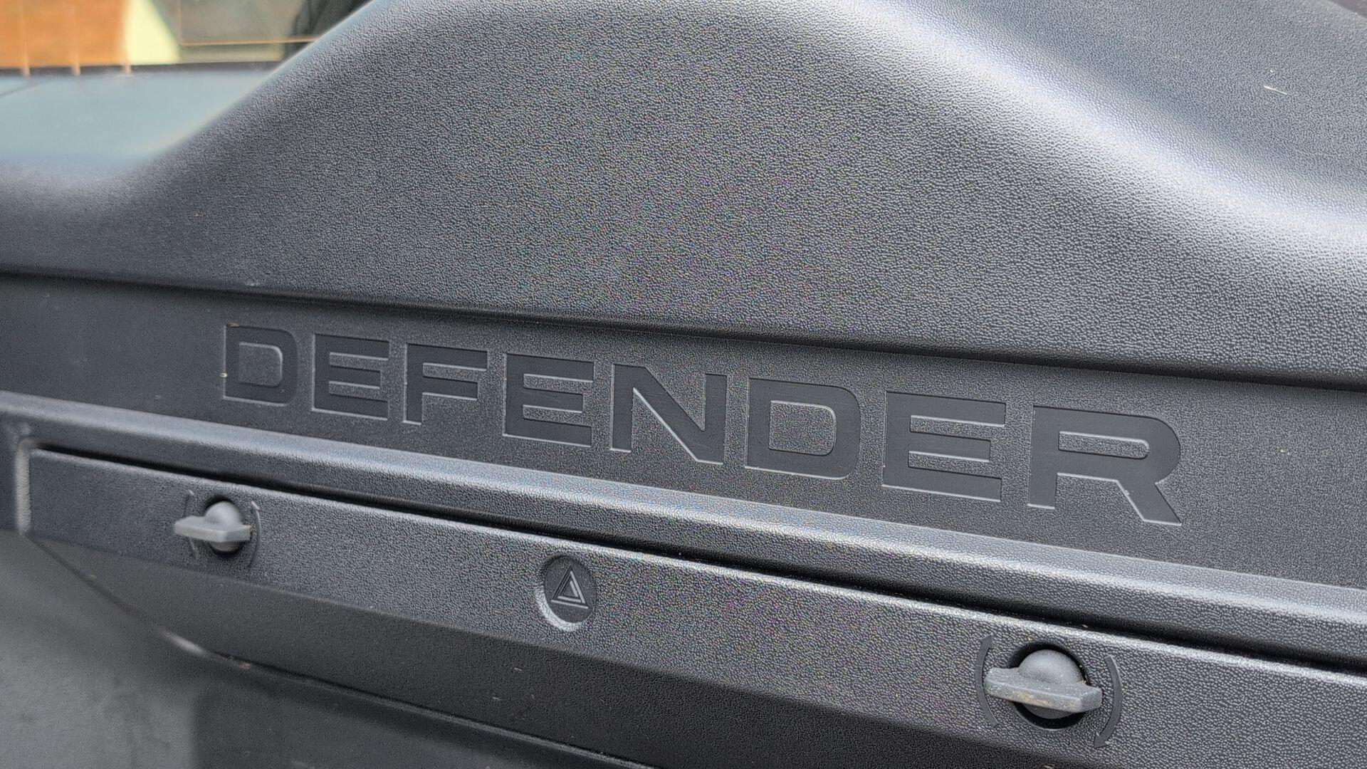Land Rover Defender view 22