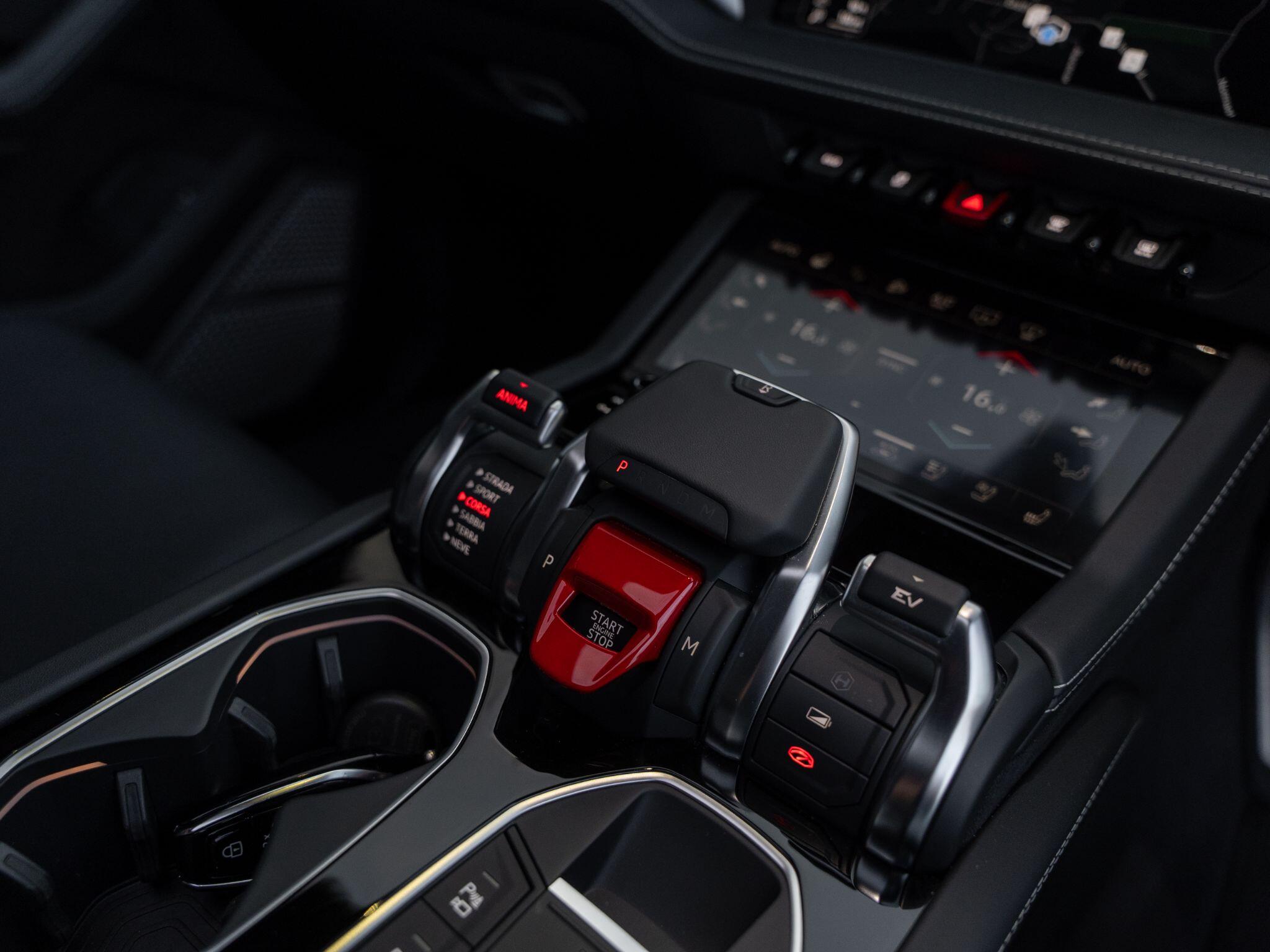 Lamborghini Urus view 56