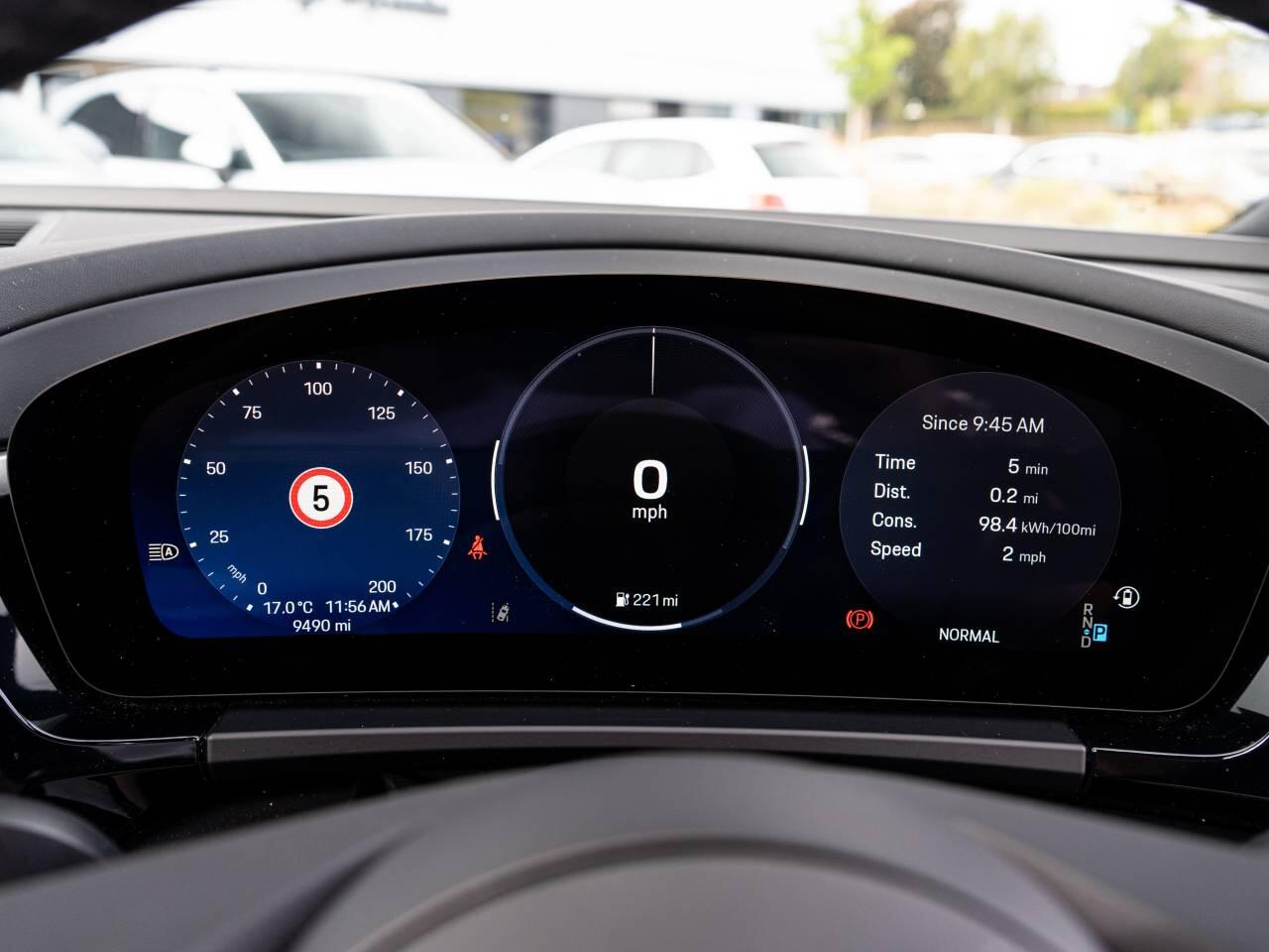 Porsche Macan view 31