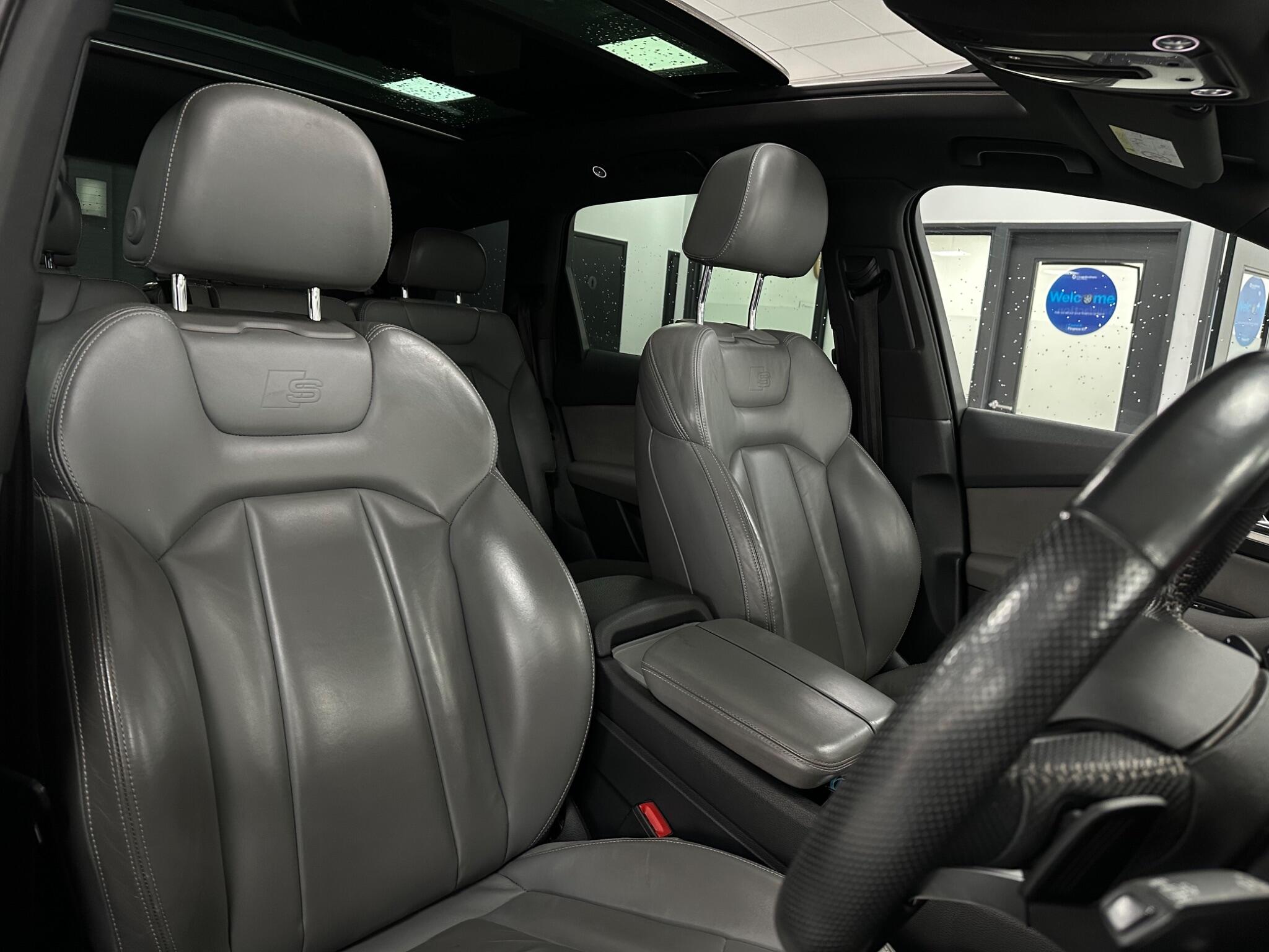 Audi Q7 view 24