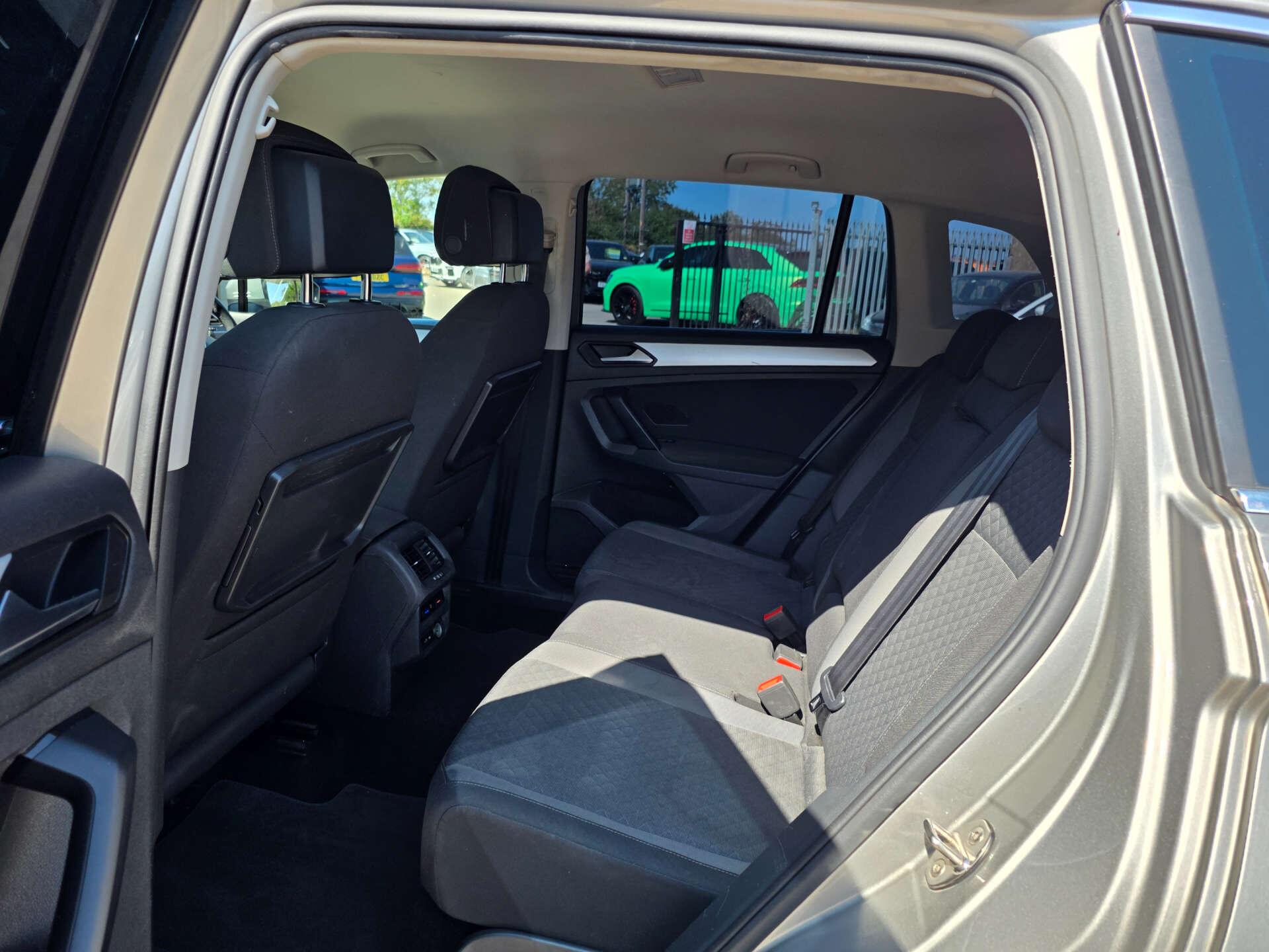 Volkswagen Tiguan view 18
