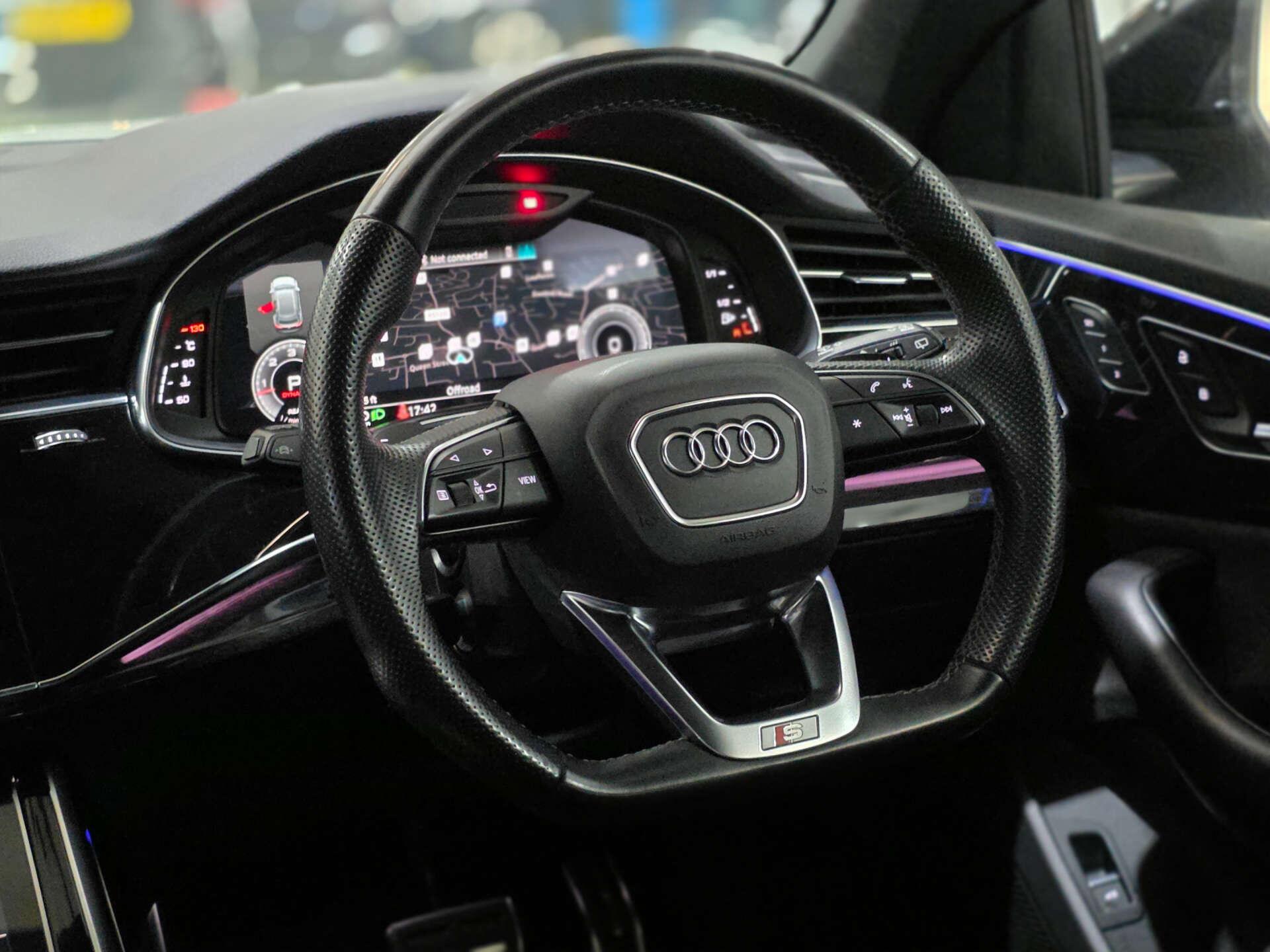 Audi Q8 view 19