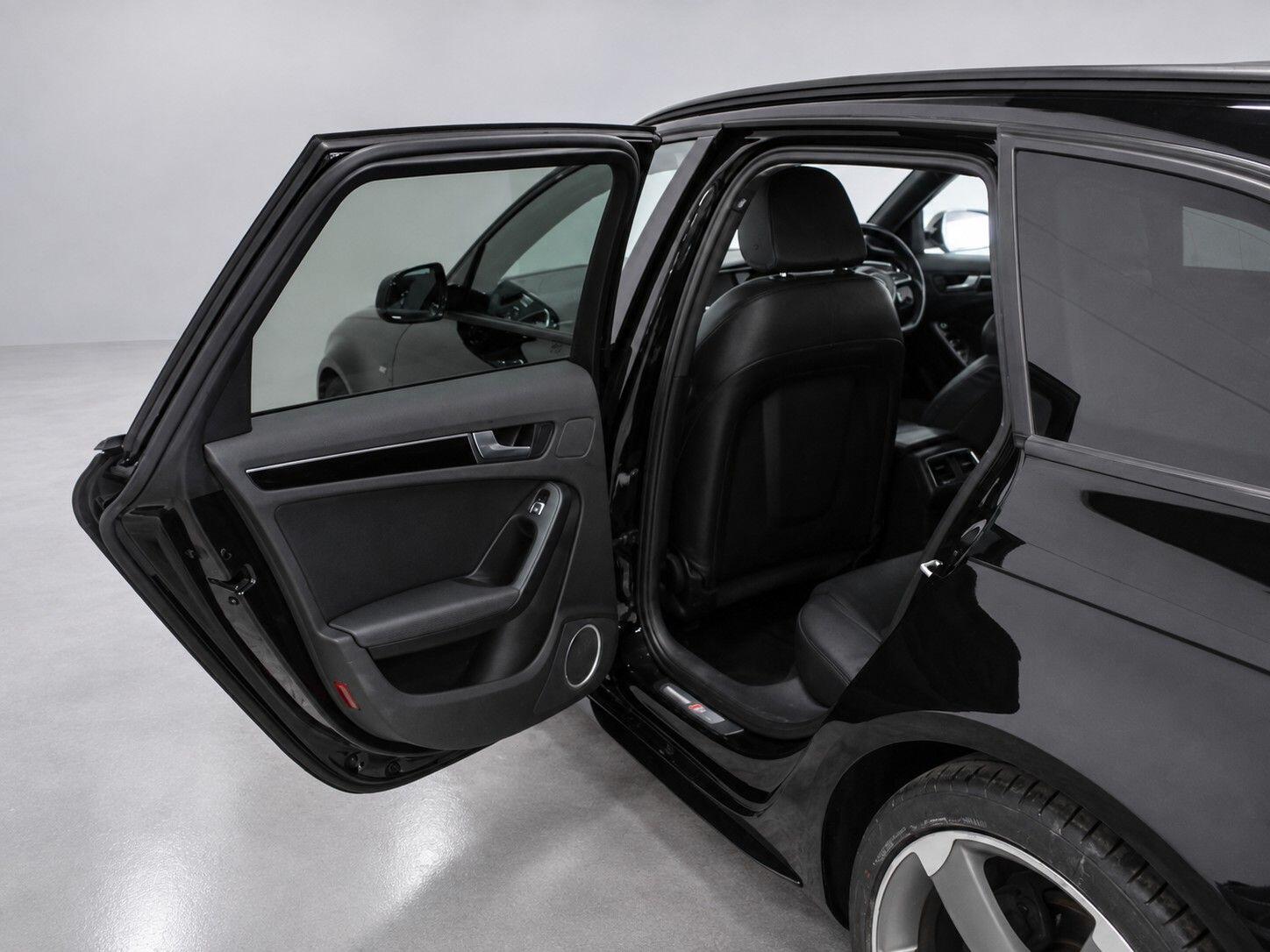 Audi A4 view 27