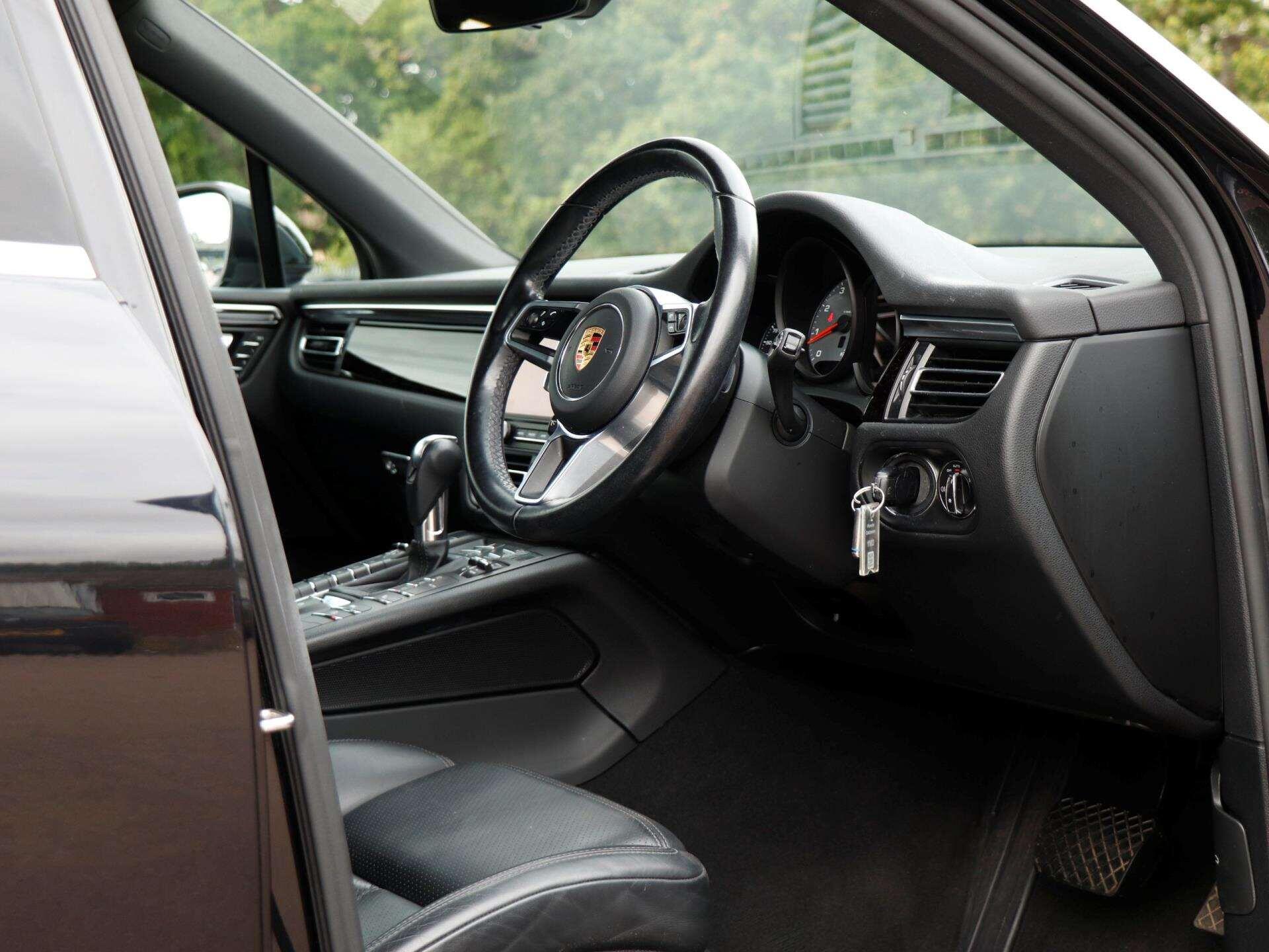 Porsche Macan view 11