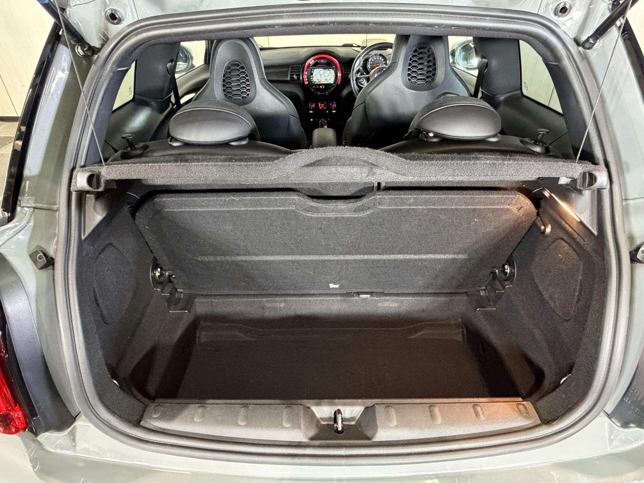 Mini Hatch view 33