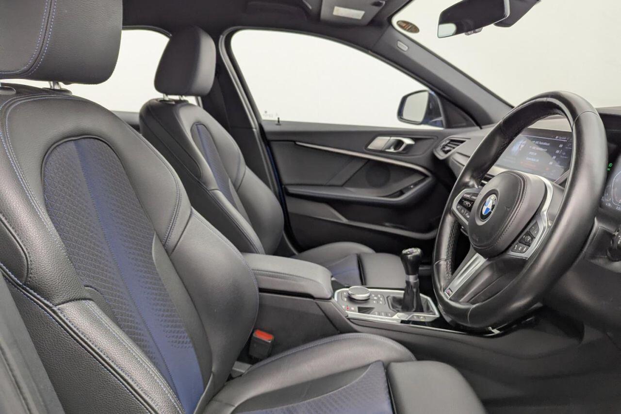 BMW 1 Series view 3