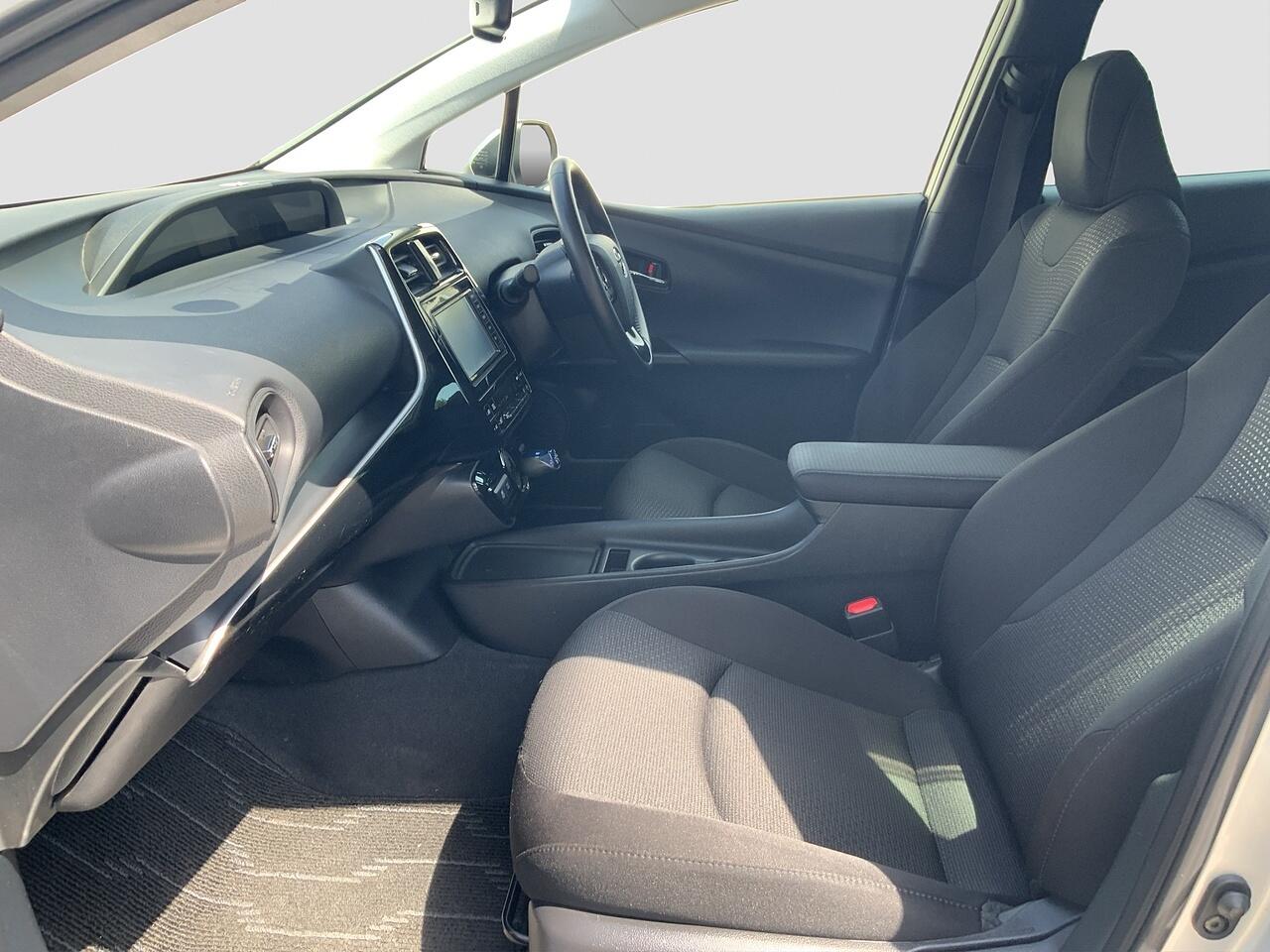 Toyota Prius view 13