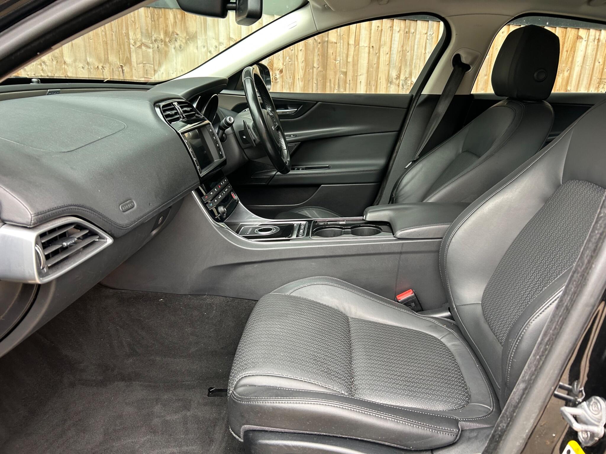 Jaguar Xe view 4