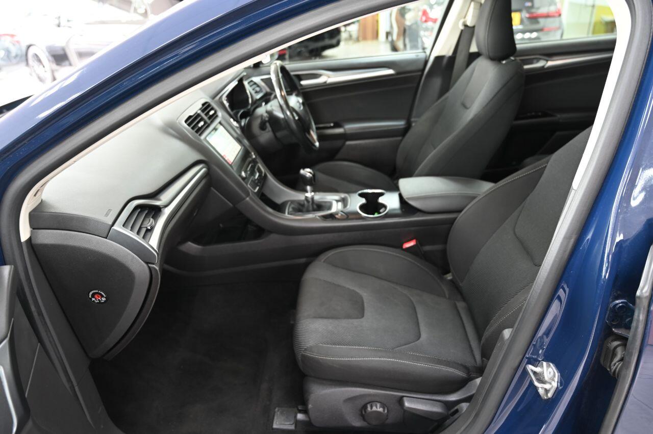 Ford Mondeo view 17