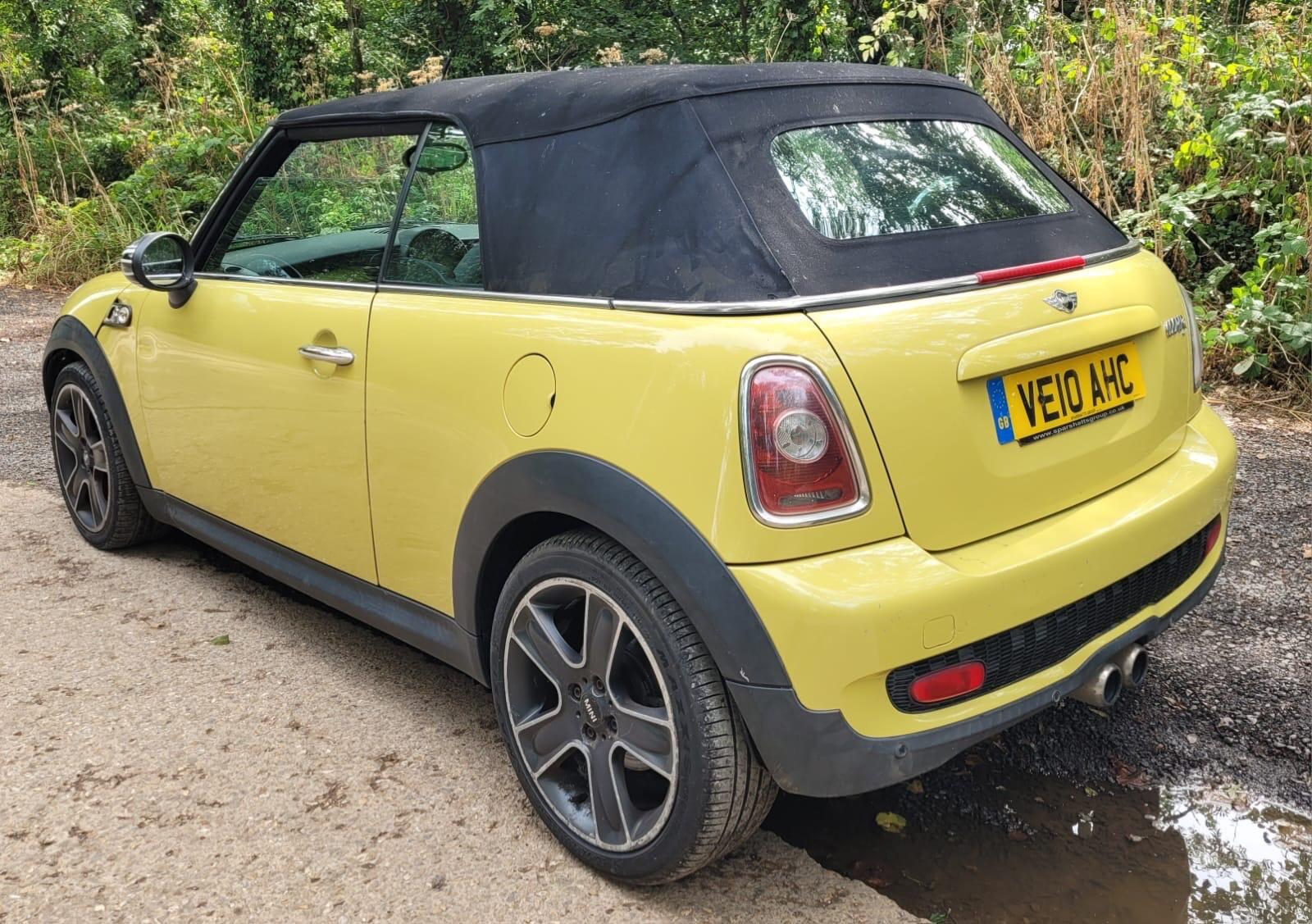 Mini Convertible view 7
