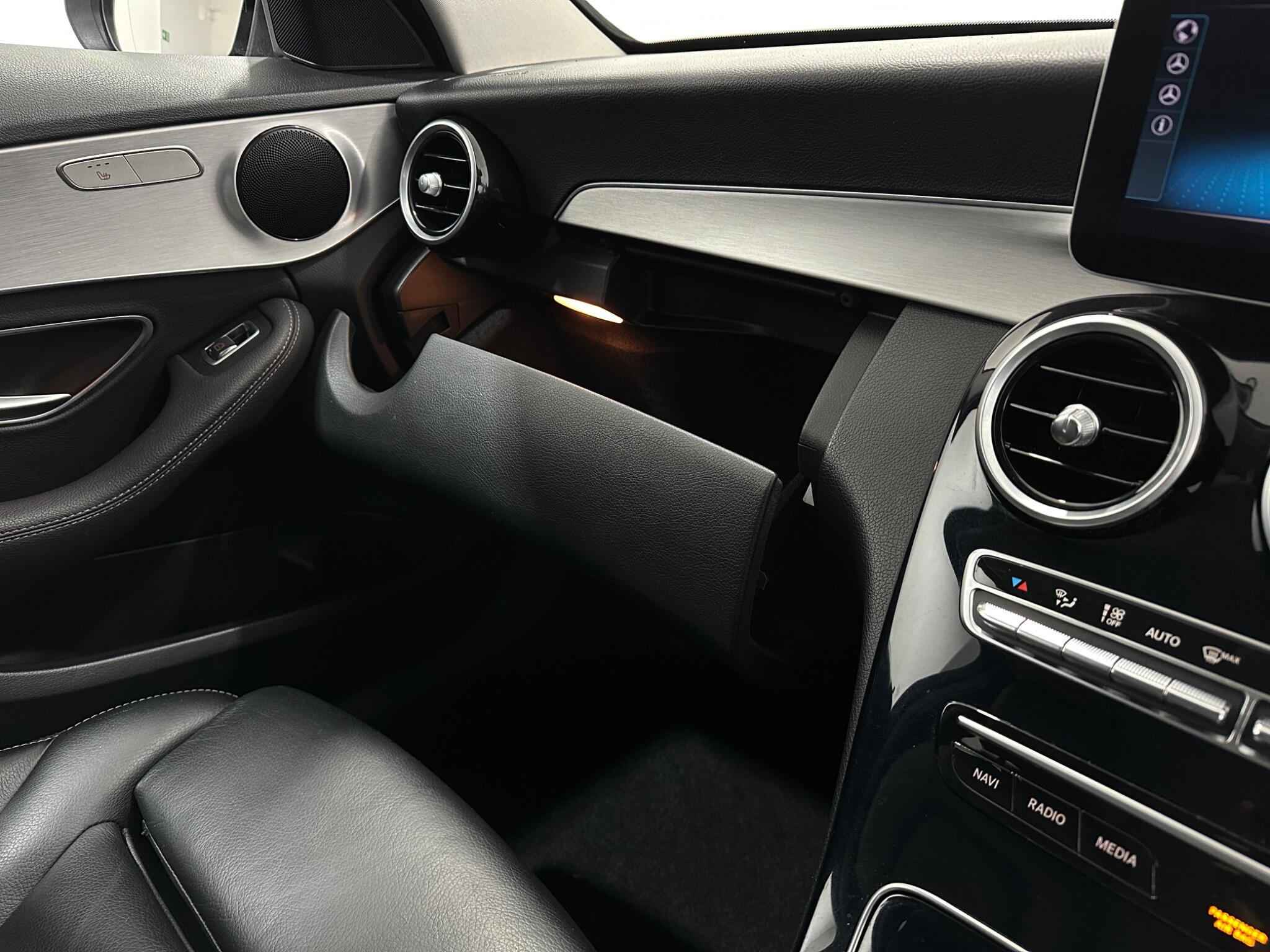 Mercedes-Benz C-Class view 29
