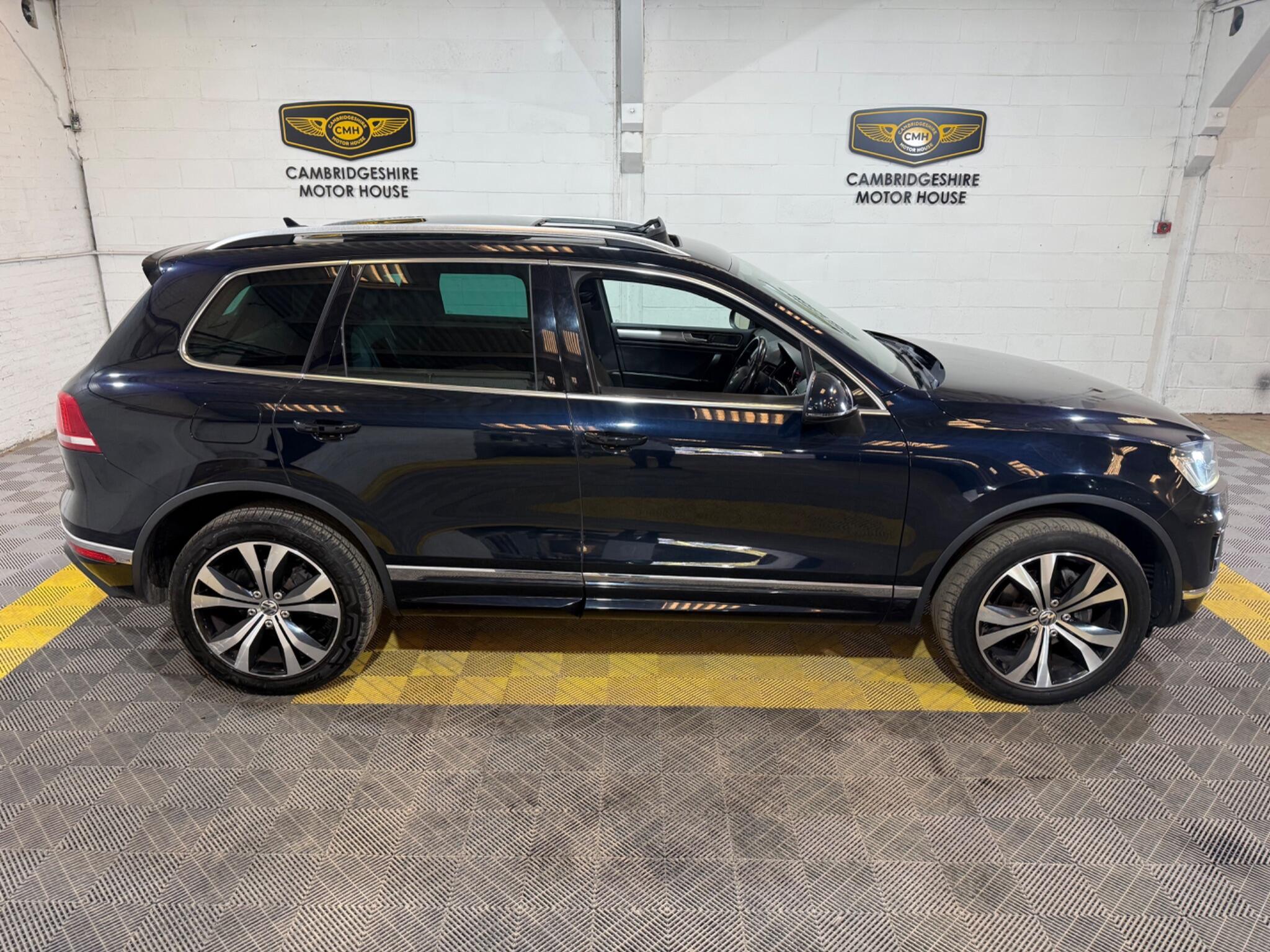 Volkswagen Touareg view 15
