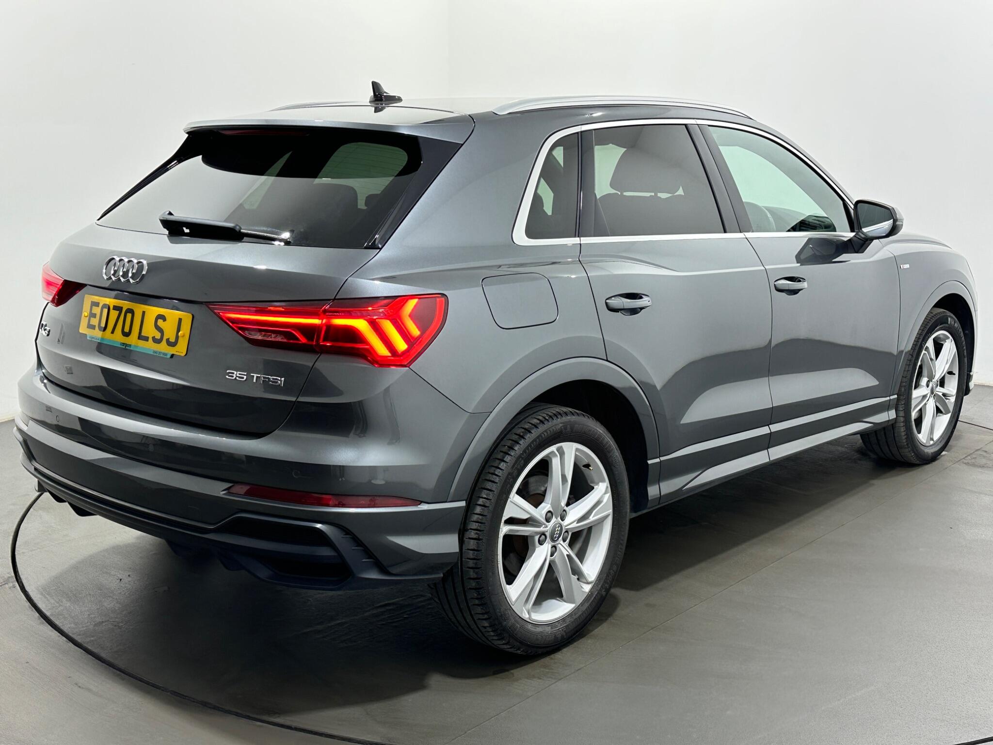 Audi Q3 view 51