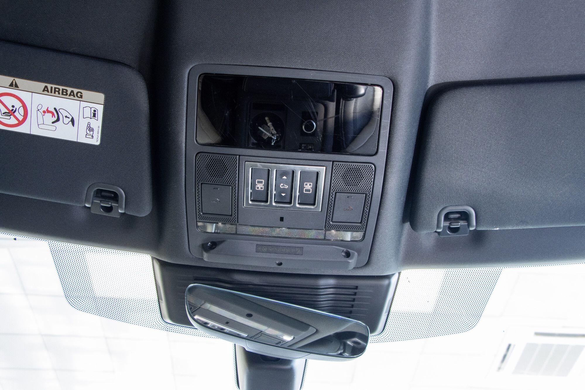 Land Rover Discovery view 29