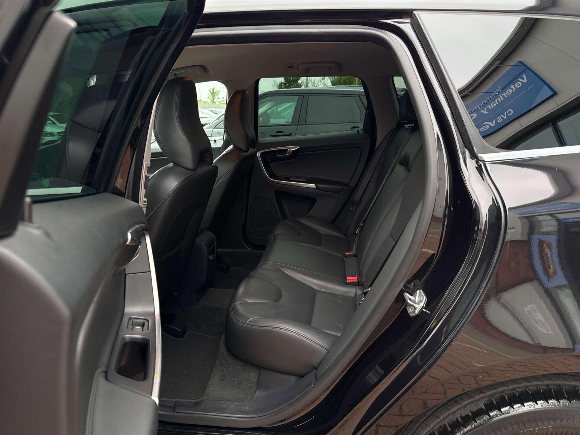Volvo XC60 view 30