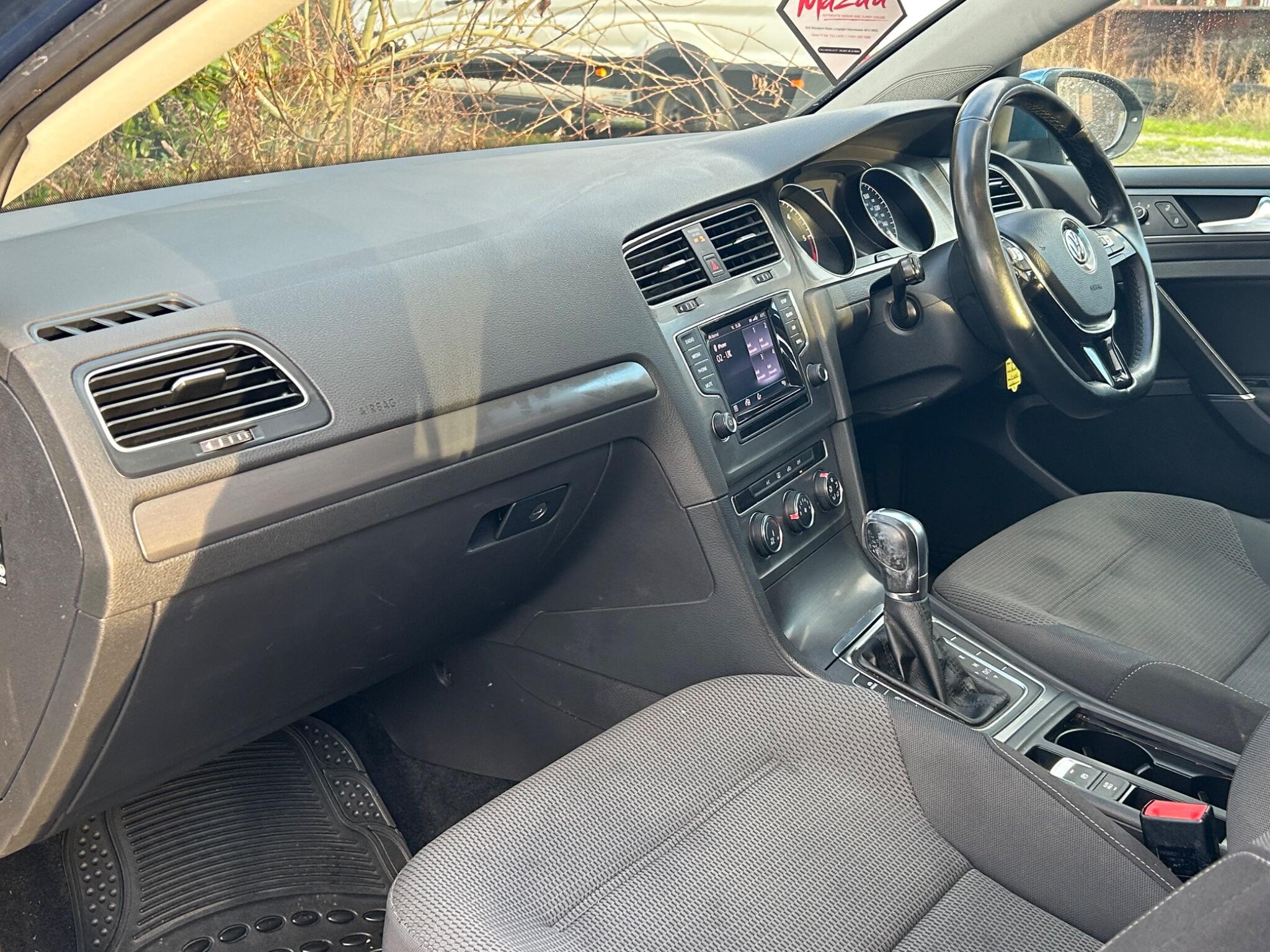 Volkswagen Golf view 17