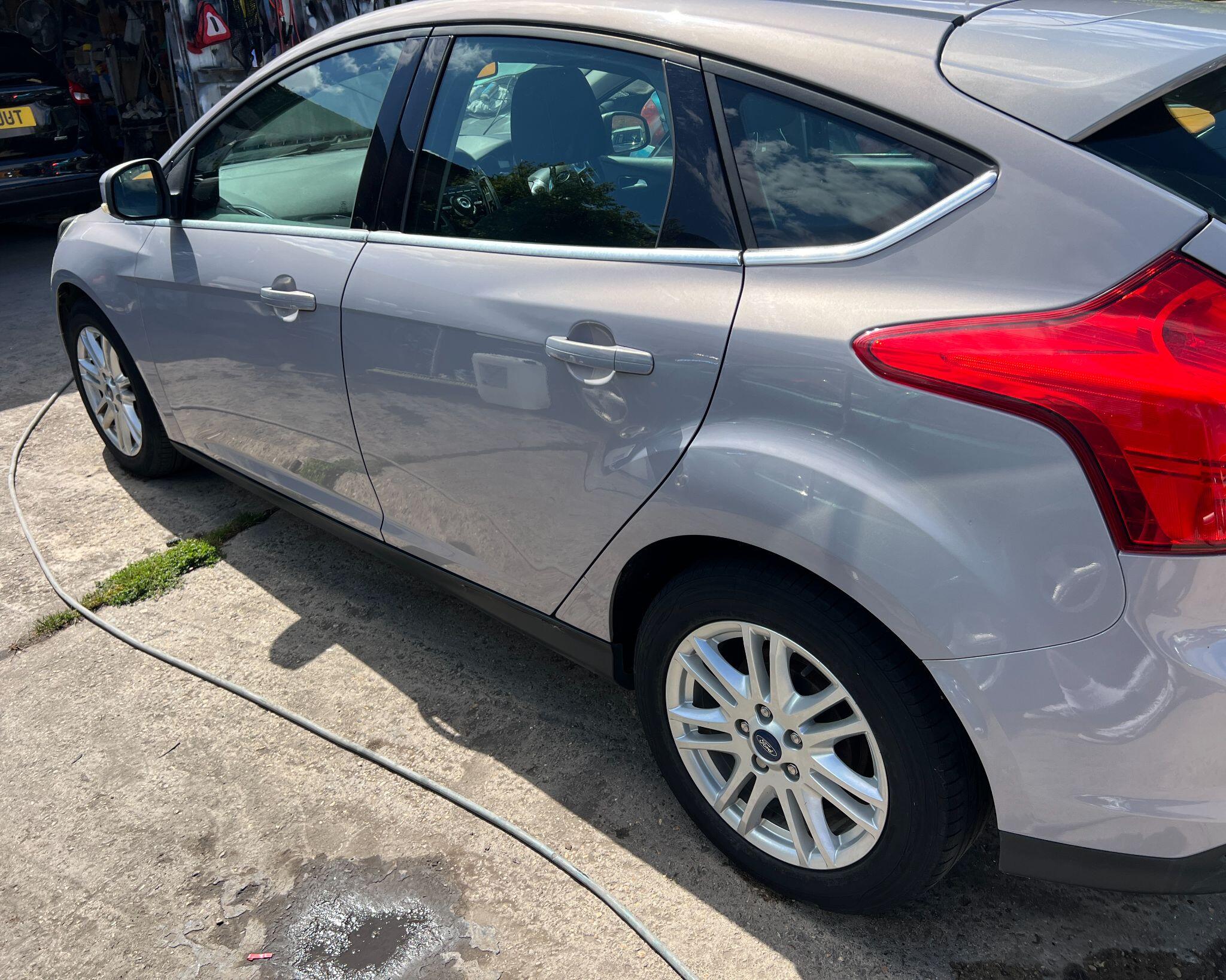Ford Focus view 12