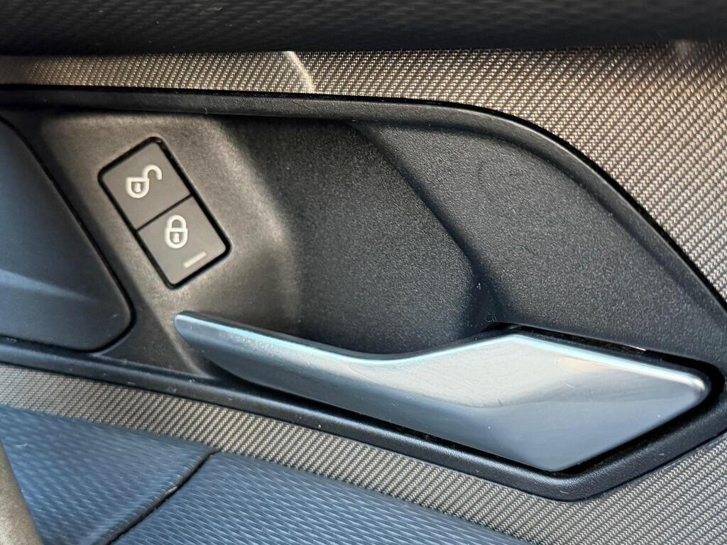 Land Rover Discovery Sport view 47