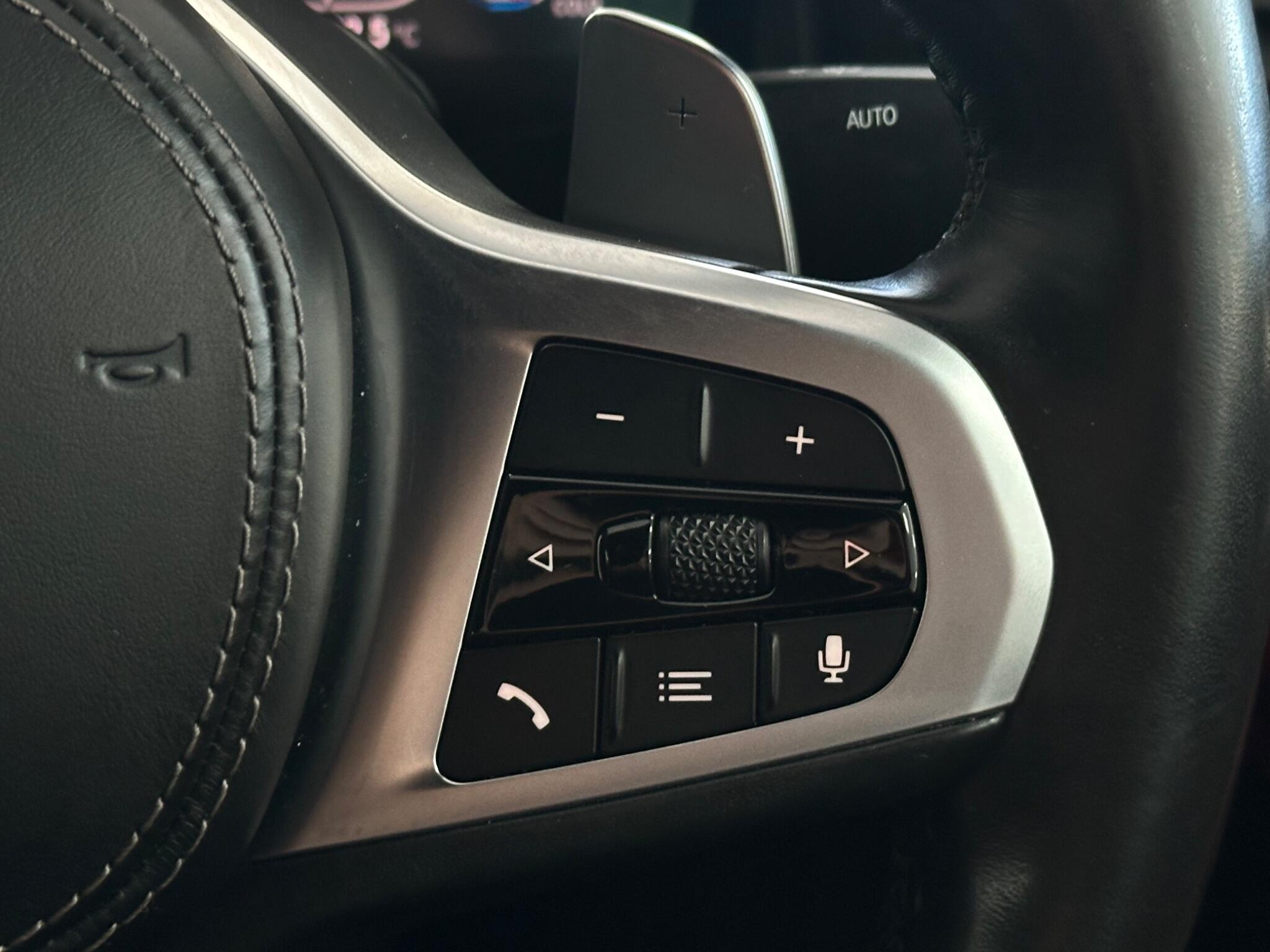BMW 8 Series view 26