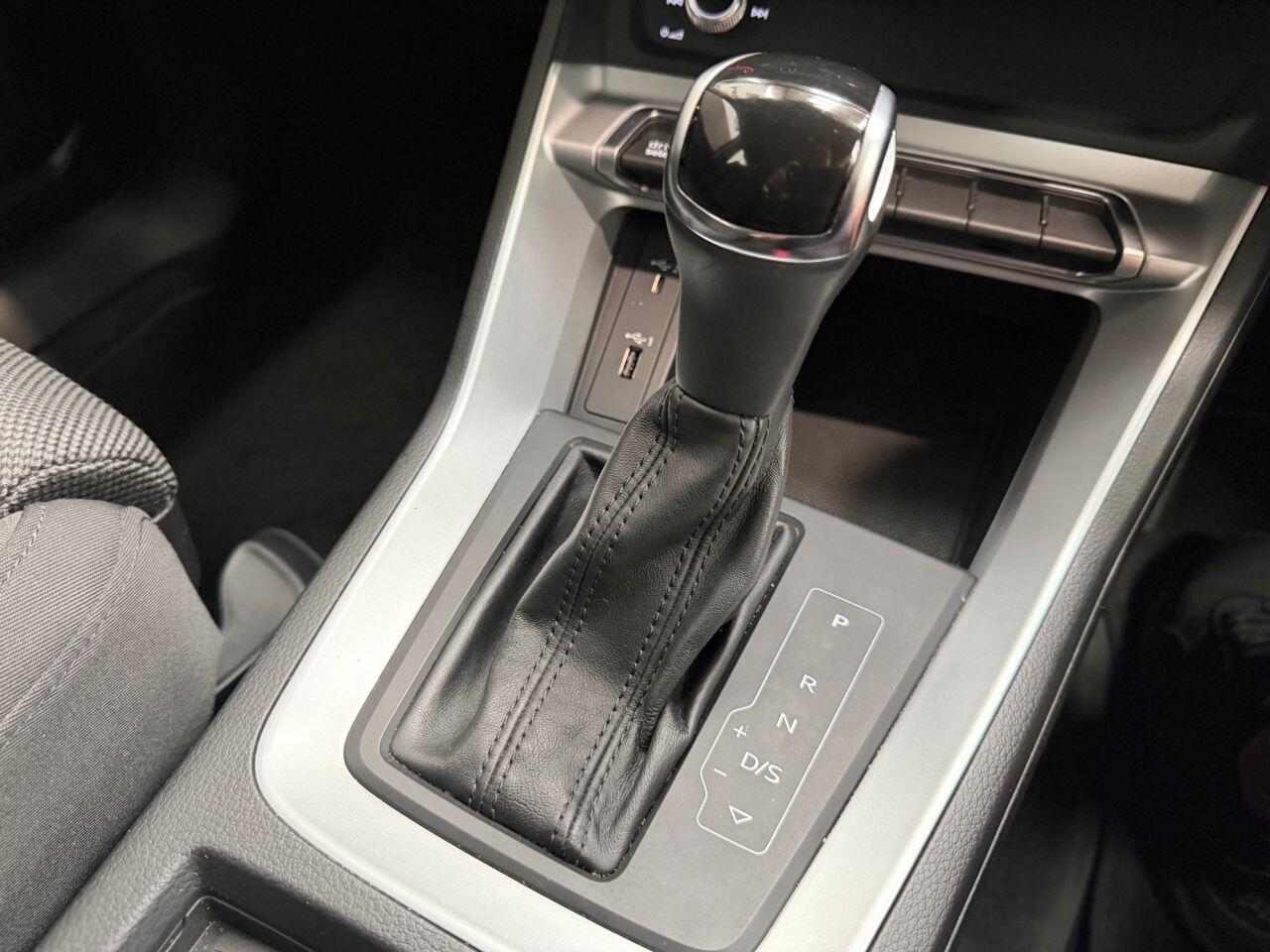 Audi Q3 view 38