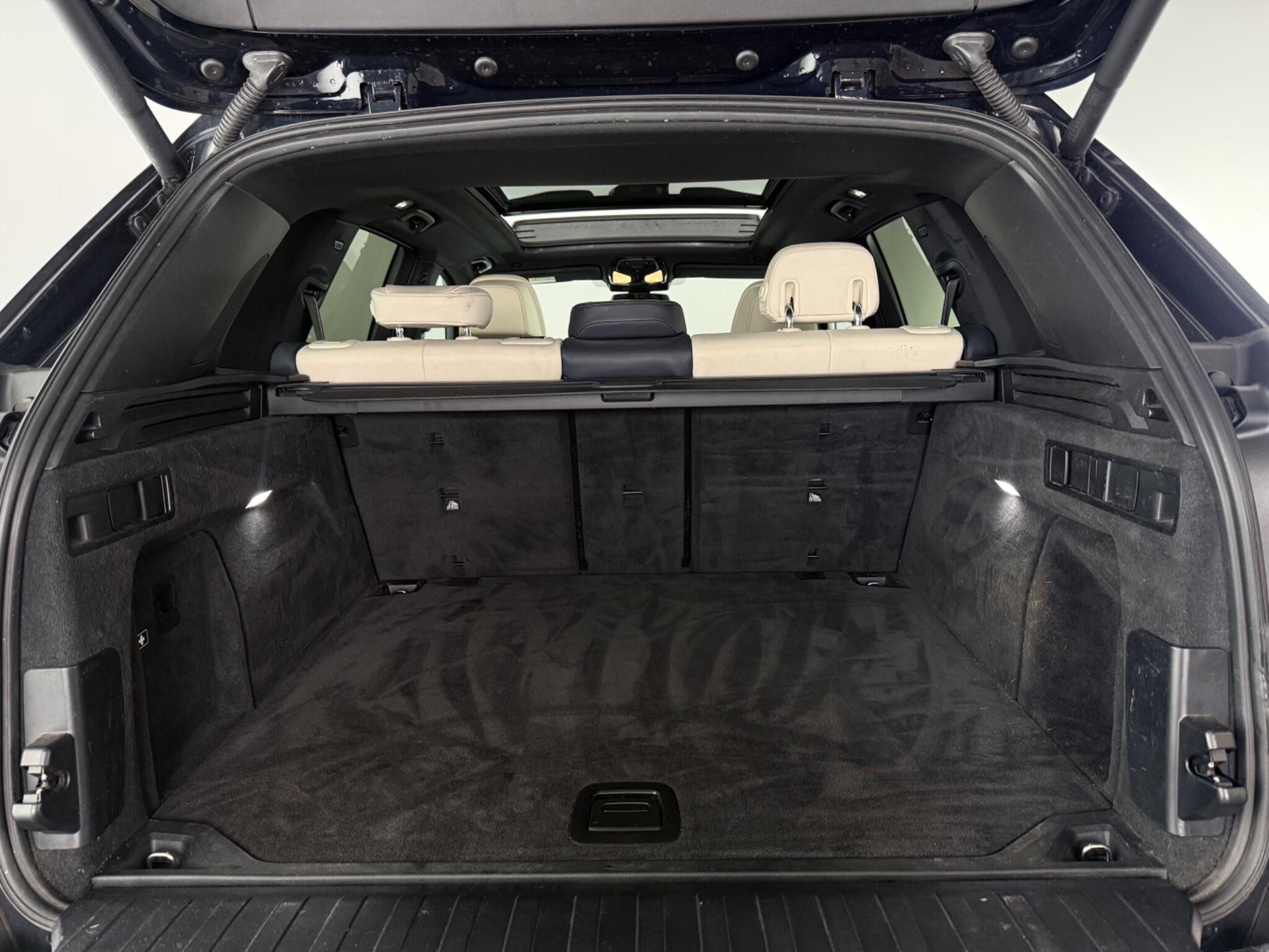 BMW X5 view 10