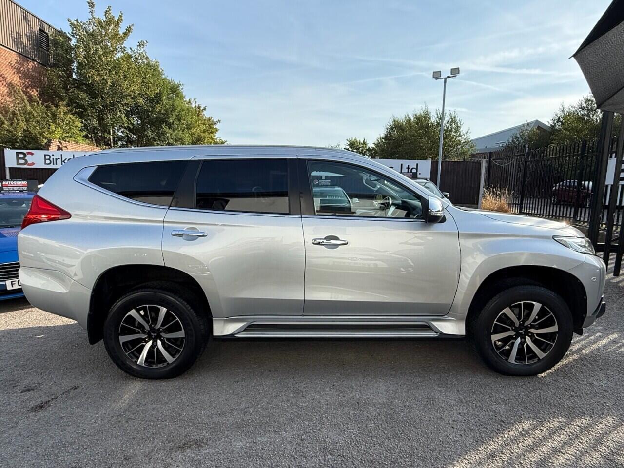 Mitsubishi Shogun Sport view 2
