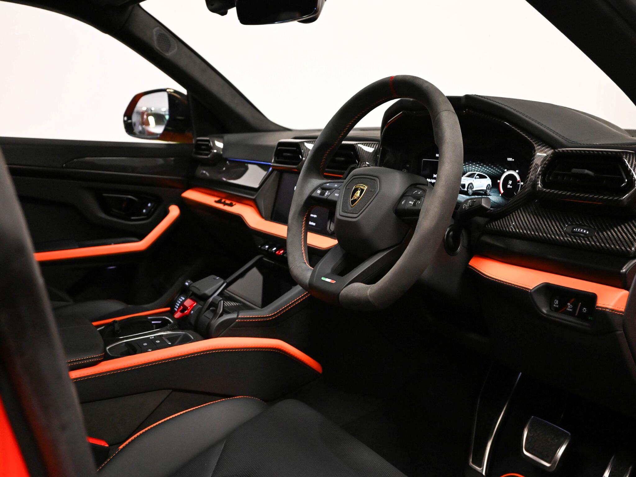 Lamborghini Urus view 46