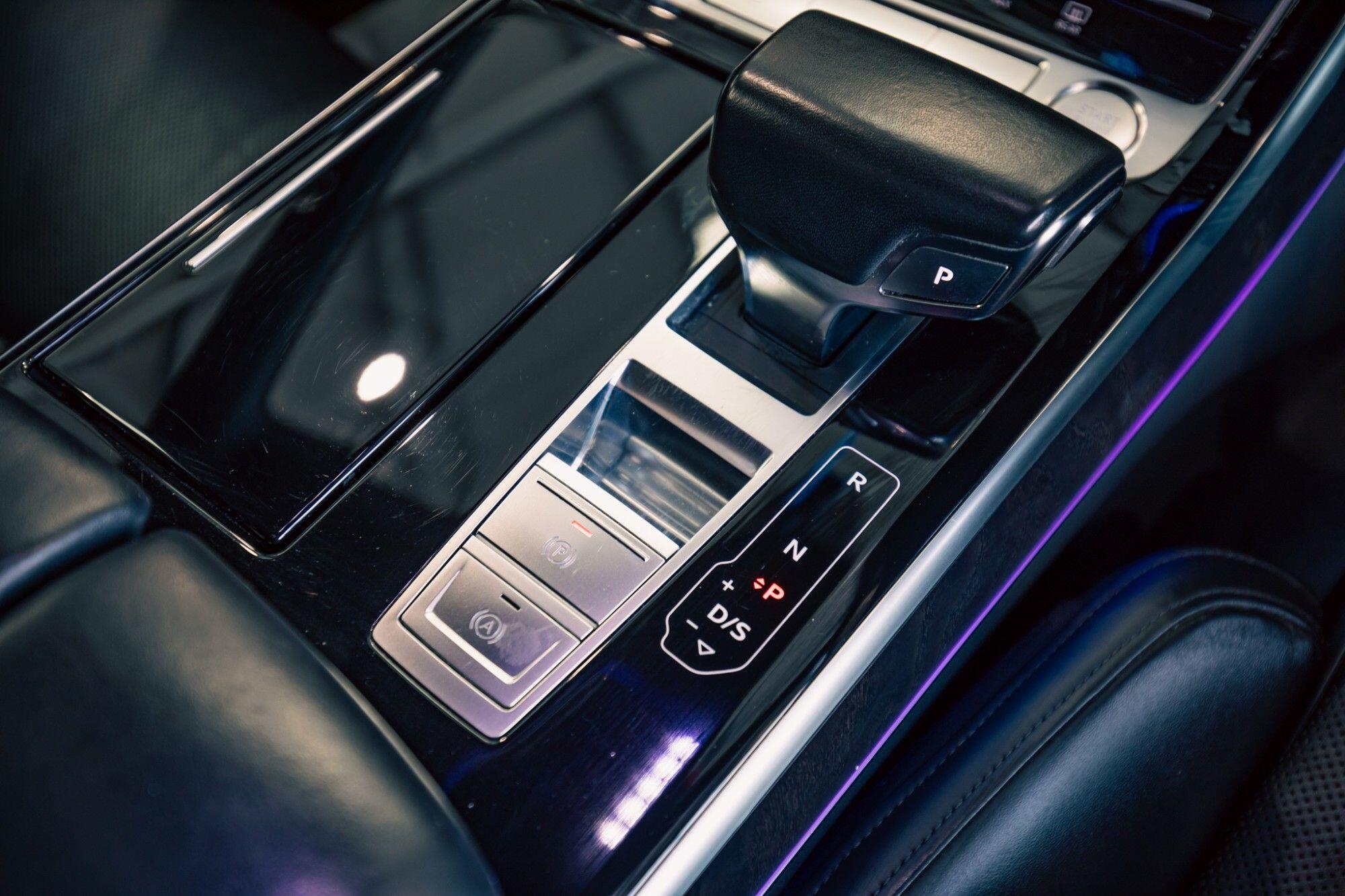 Audi A8 view 24