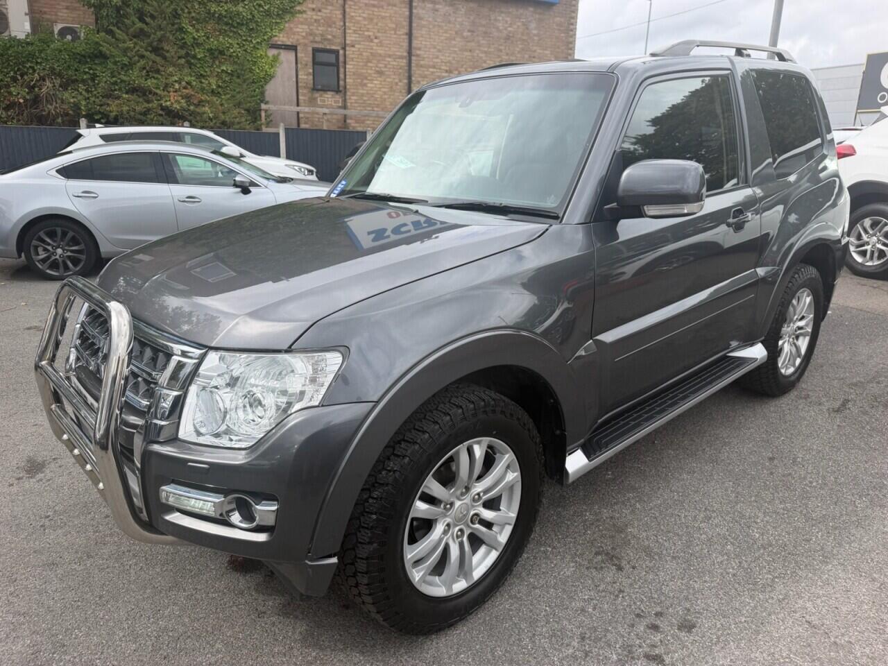 Mitsubishi Shogun view 6