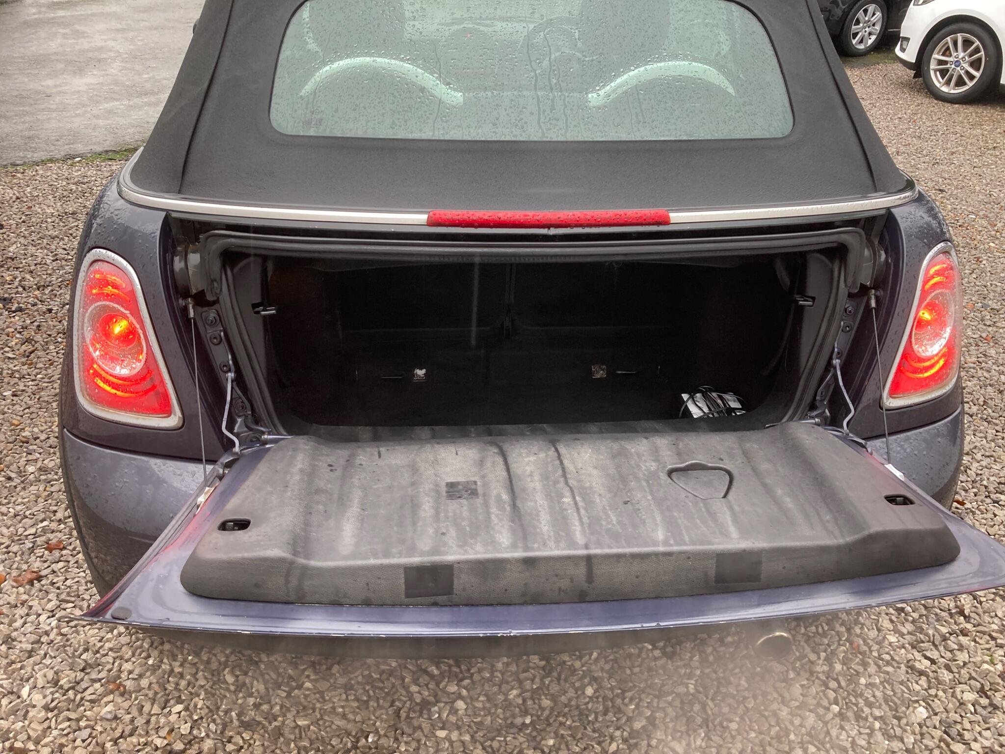 2013 MINI Convertible image 10