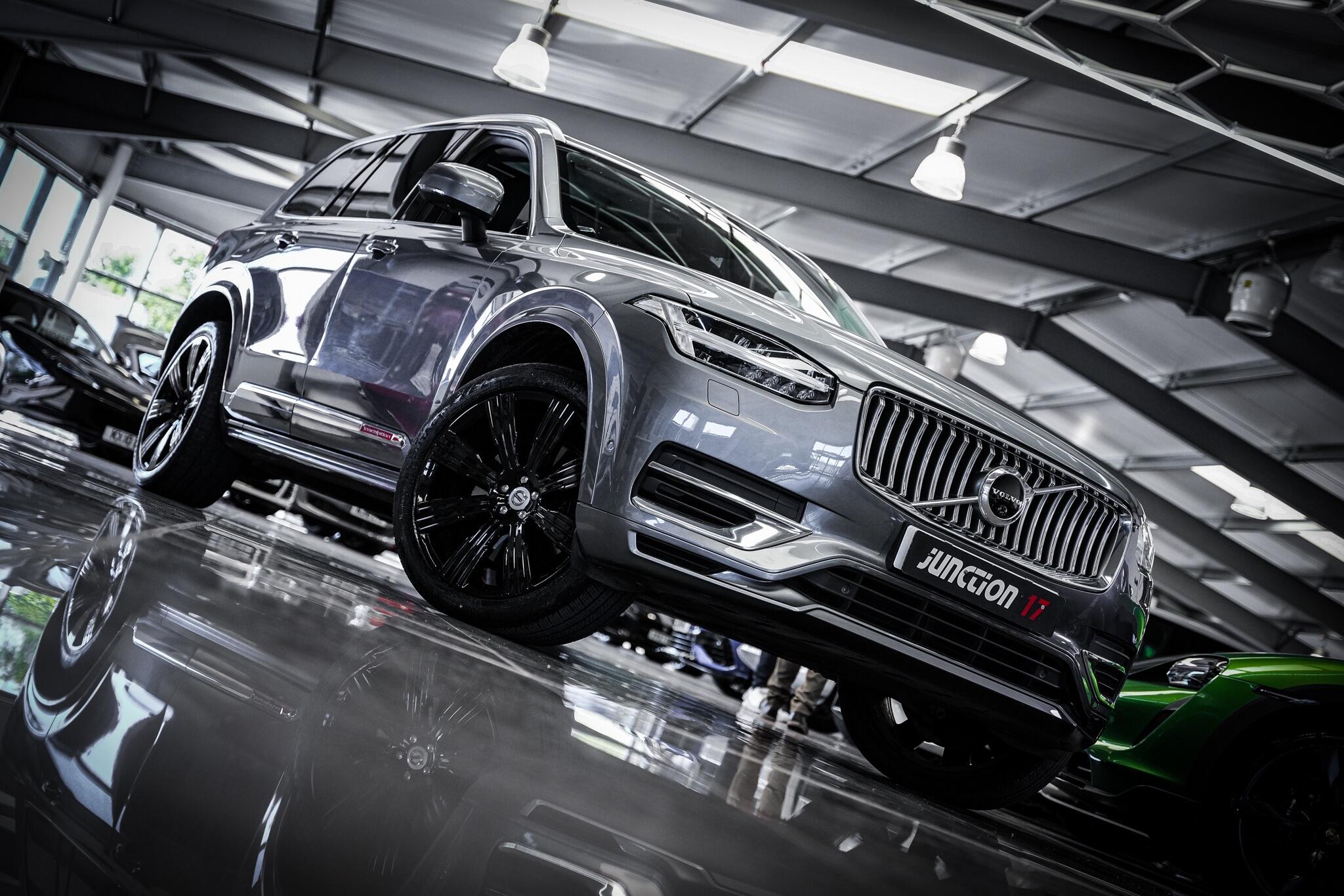 Volvo XC90 view 8