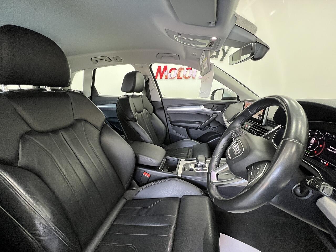 Audi Q5 view 14