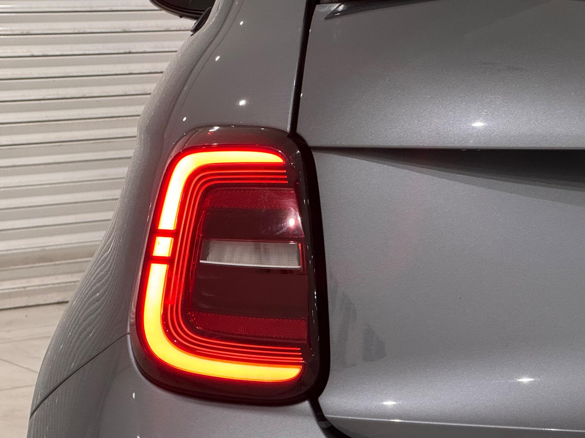 Fiat 500E view 17