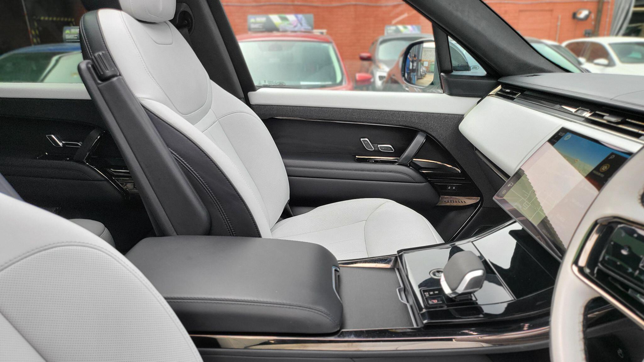 Land Rover Range Rover Sport view 17