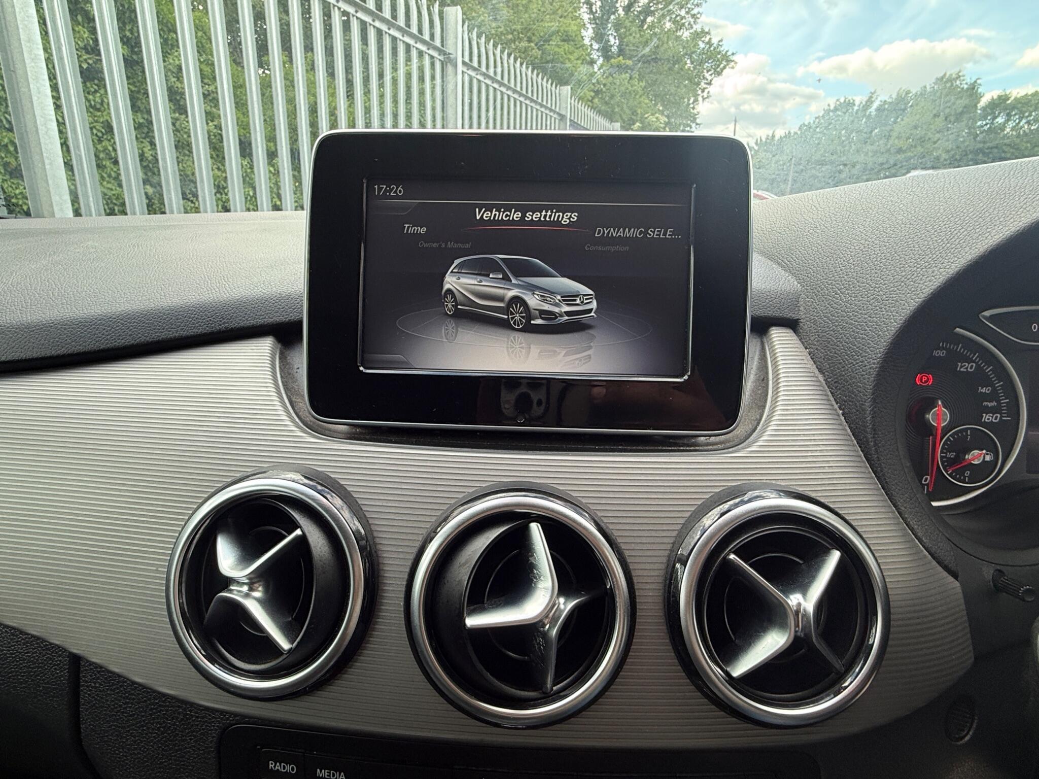 2018 Mercedes-Benz B Class image 39