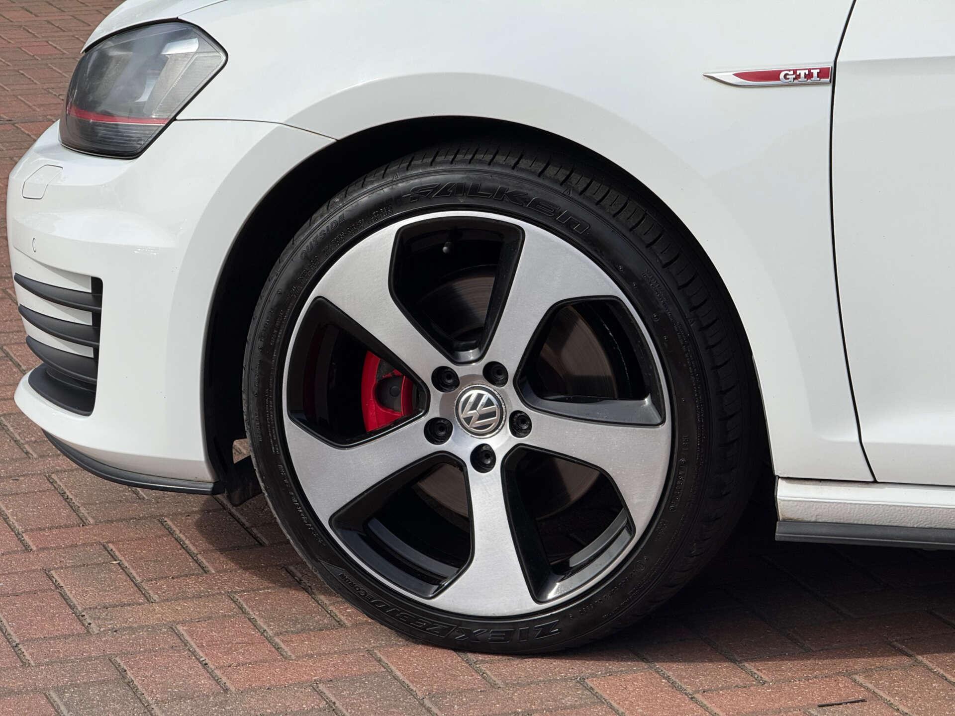 Volkswagen Golf view 11