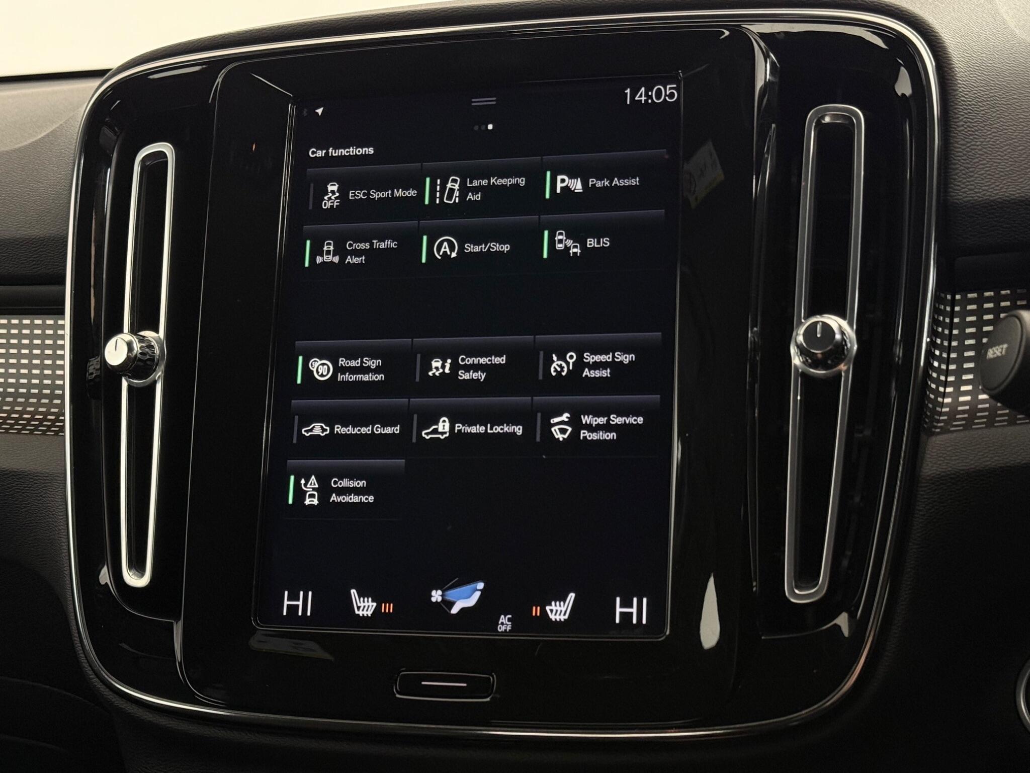 Volvo XC40 view 32