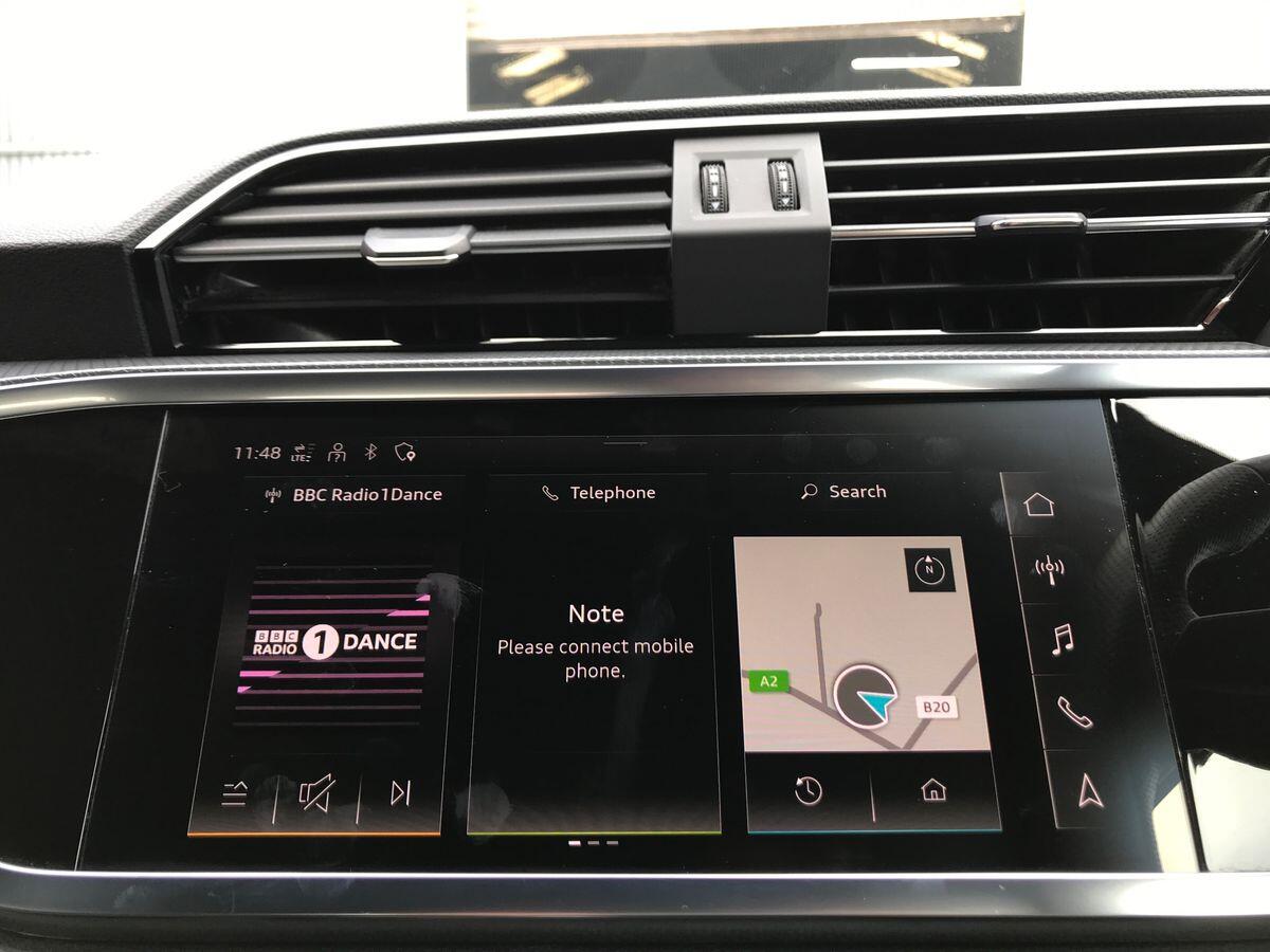 Audi Q3 view 16