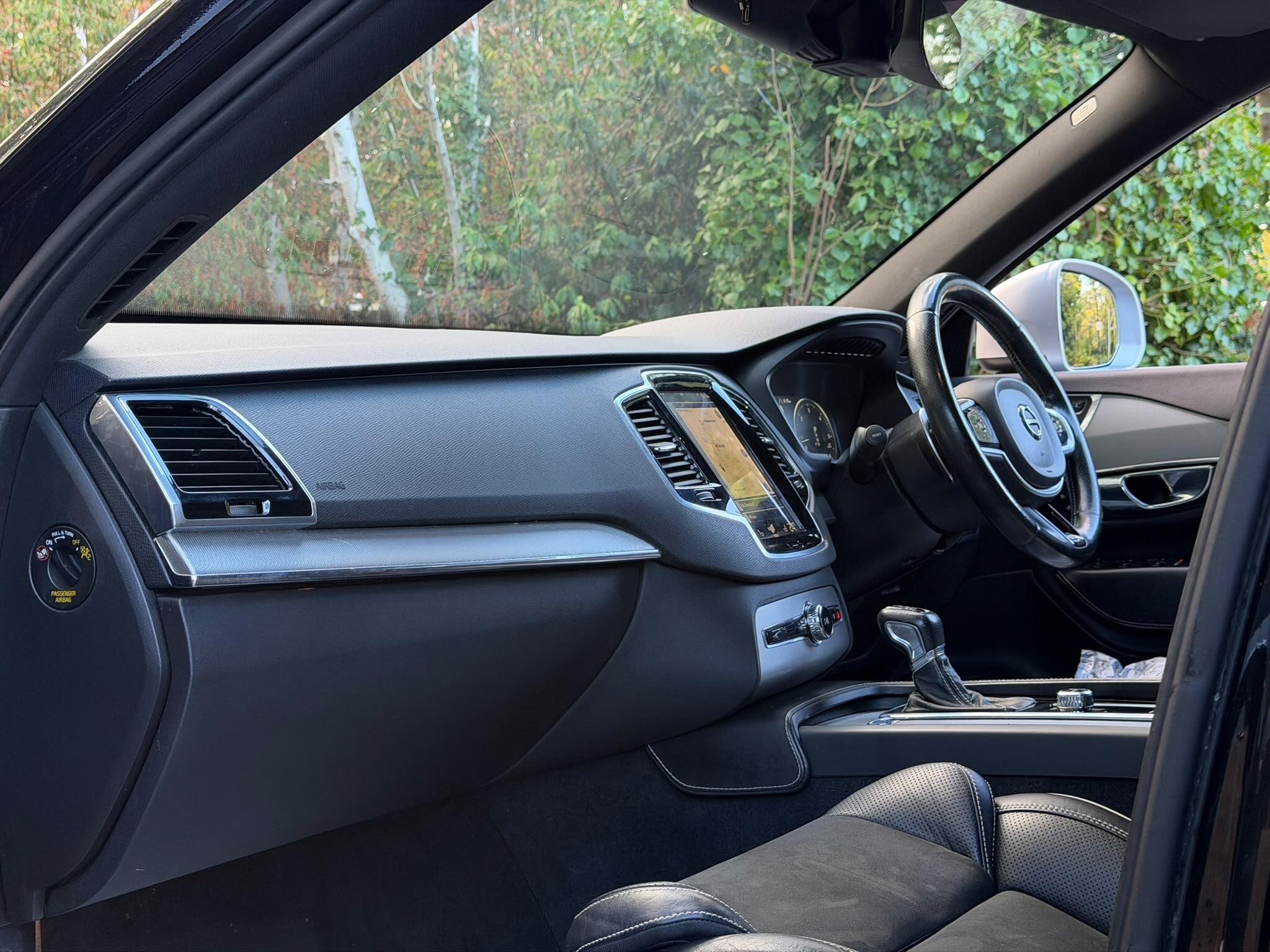 Volvo XC90 view 13