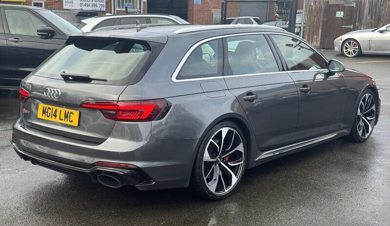 2018 Audi RS4 Avant image 10