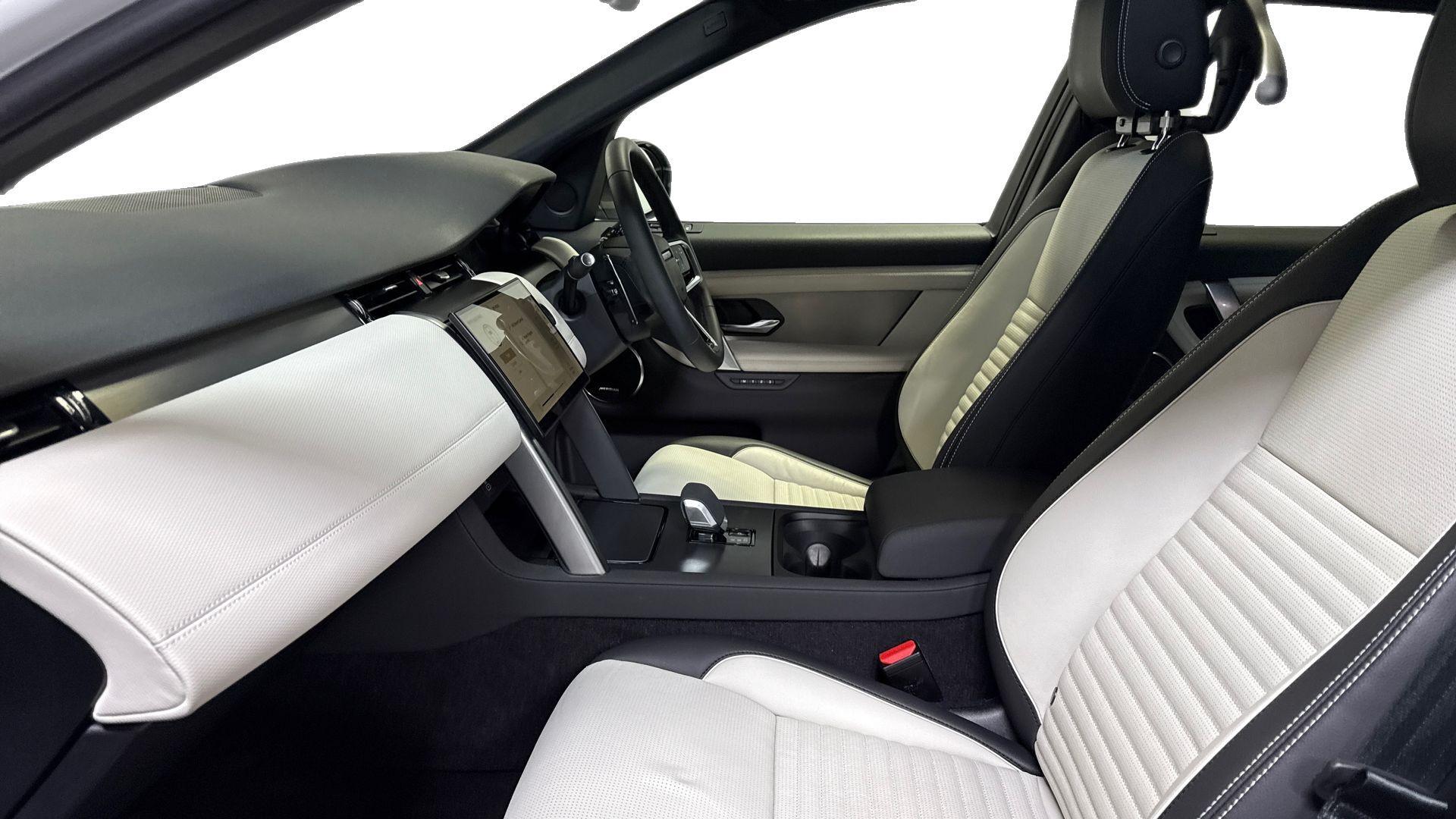 Land Rover Discovery Sport view 3